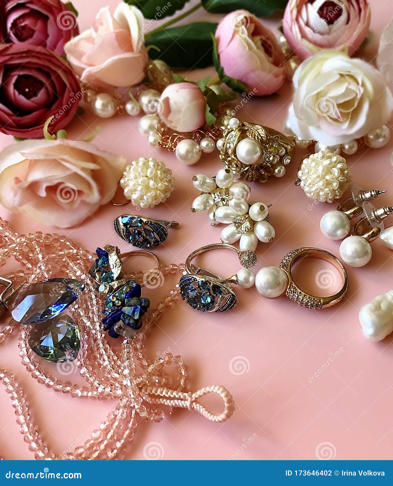 Jewelry Background ,Gold White Pearl Rings Earrings Bracelet Jewelry ...