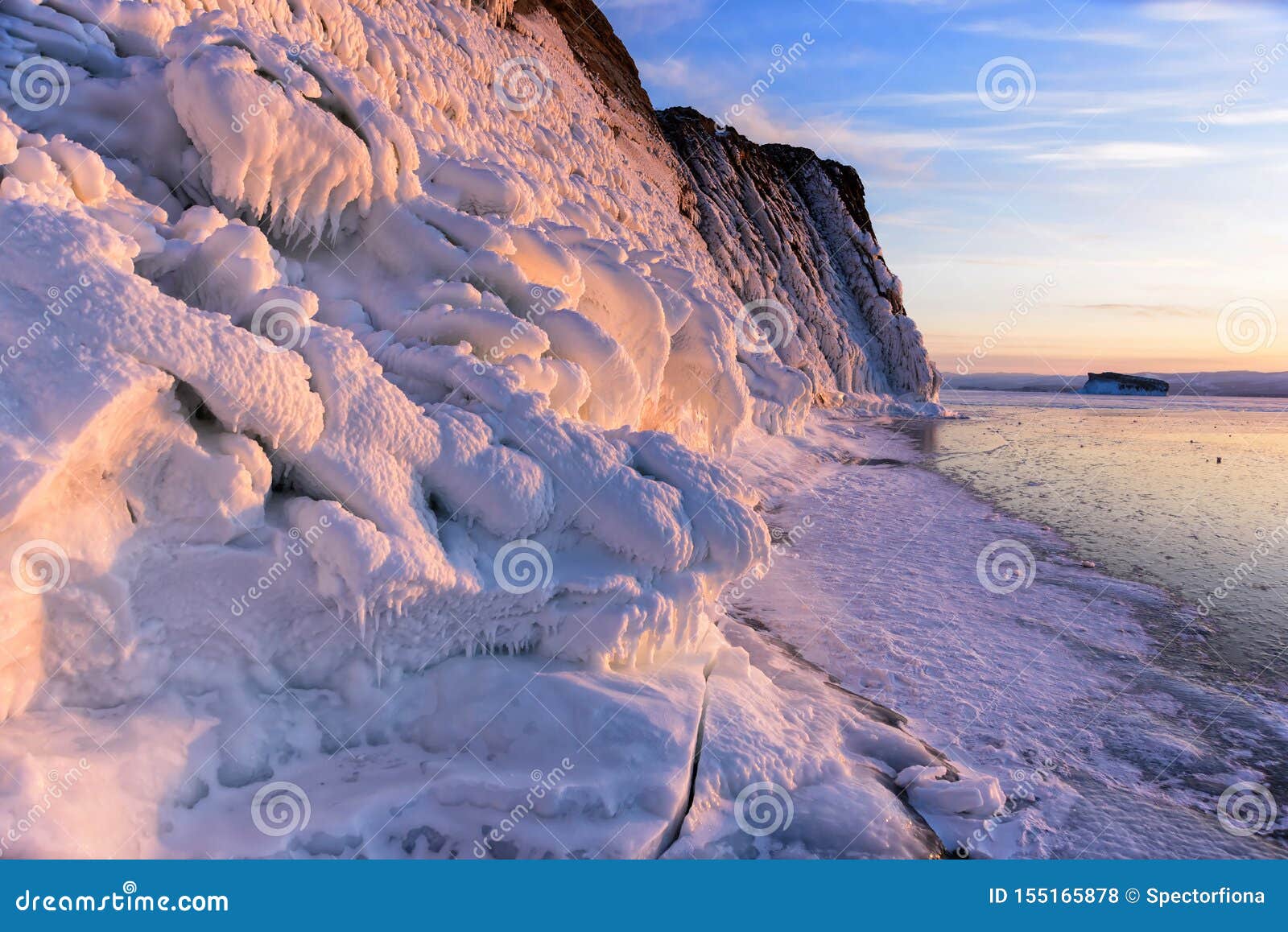 Lake Baikal is Covered with Ice and Snow, Strong Cold, Thick Clear Blue  Ice. Icicles Hang from the Rocks Zdjęcie Stock - Obraz złożonej z arden,  bajkal: 155165878