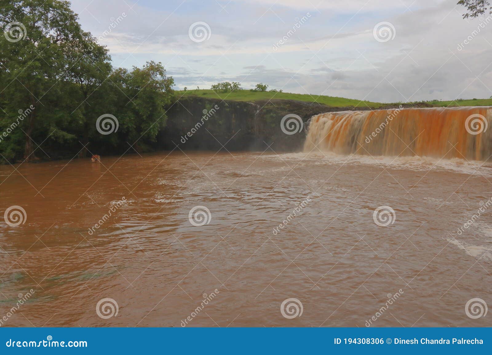 jhua water fall, near choti sarvan, banswara, rajasthan, india