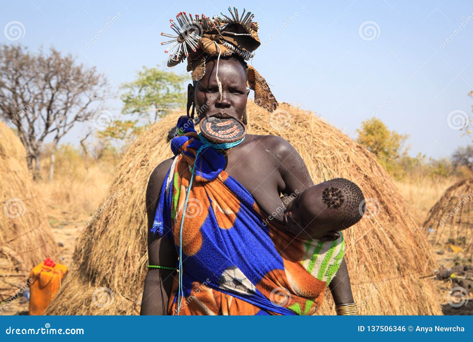 https://thumbs.dreamstime.com/z/jinka-omo-river-valley-ethiopia-january-mursi-tribe-woman-breastfeeding-her-kid-standing-front-her-hut-mursi-tribe-woman-137506346.jpg