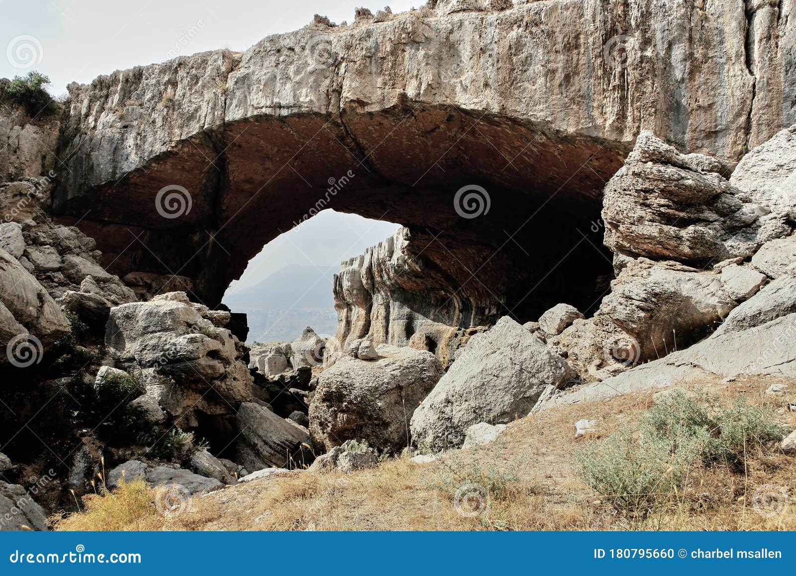 Jisr El Hajar Faqra Lebanon, Forma De Ponte Natural Foto de Stock - Imagem de velho, nave: 180795660 Jisr El Hajar Faqra Lebanon, Forma De Ponte Natural Foto de Stock - Imagem de velho, nave: 180795660