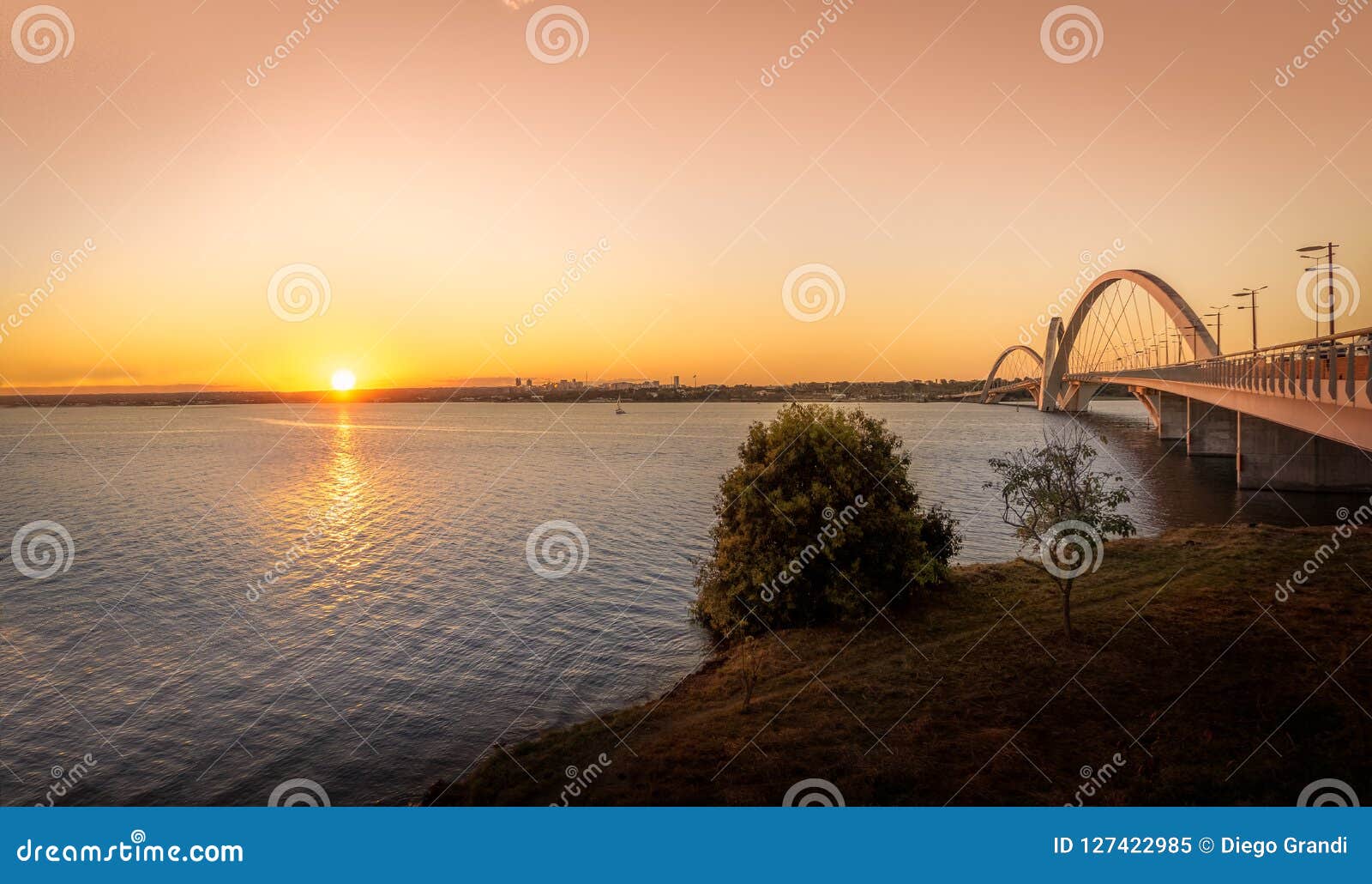jk bridge and paranoa lake at sunset - brasilia, distrito federal, brazil