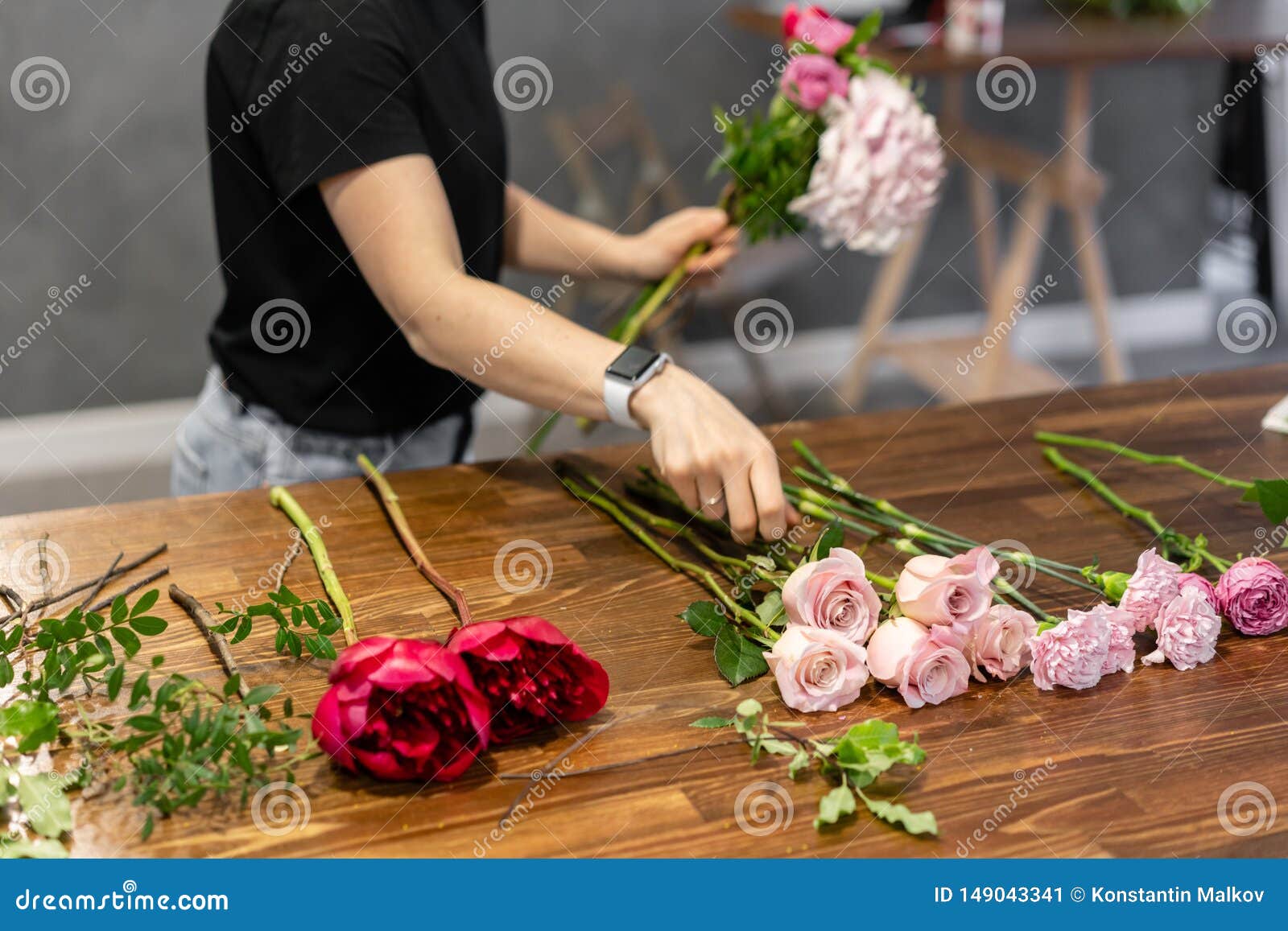 The Job of a Florist. Master Class on Making Bouquets. Summer Bouquet. Learning Flower Arranging