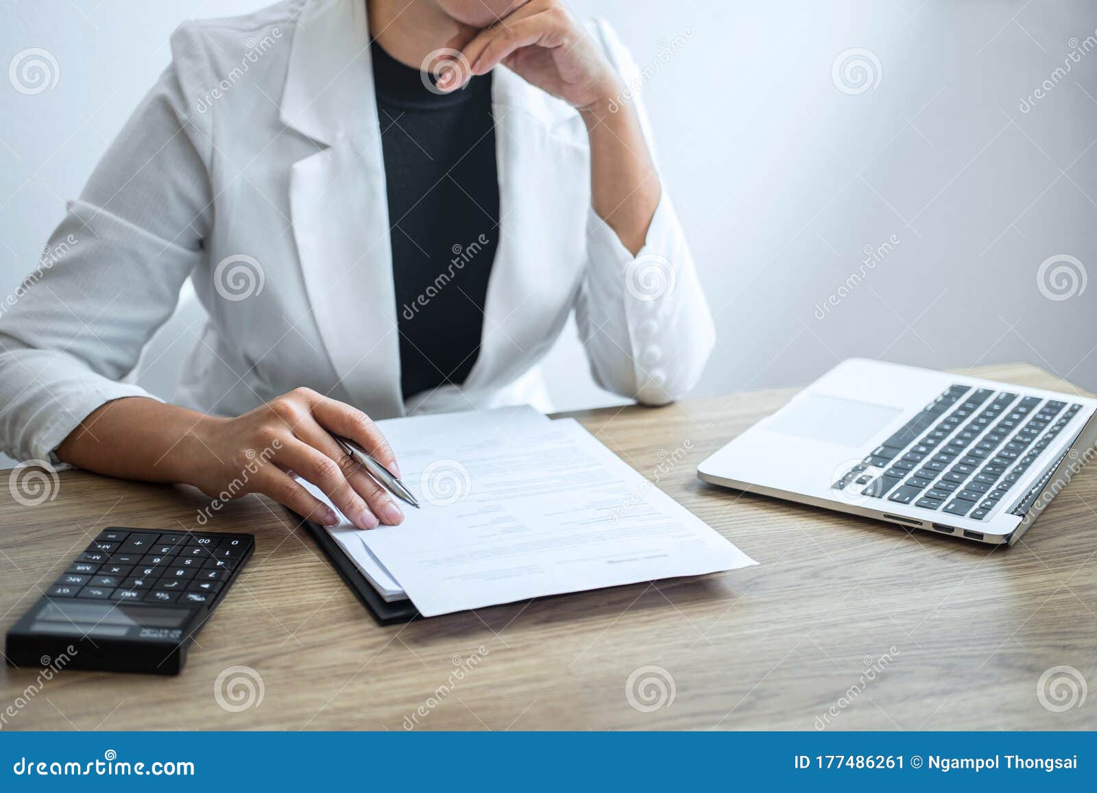 job interview, image of businesswoman listen to candidate answers explaining about his profile and colloquy dream job, manager