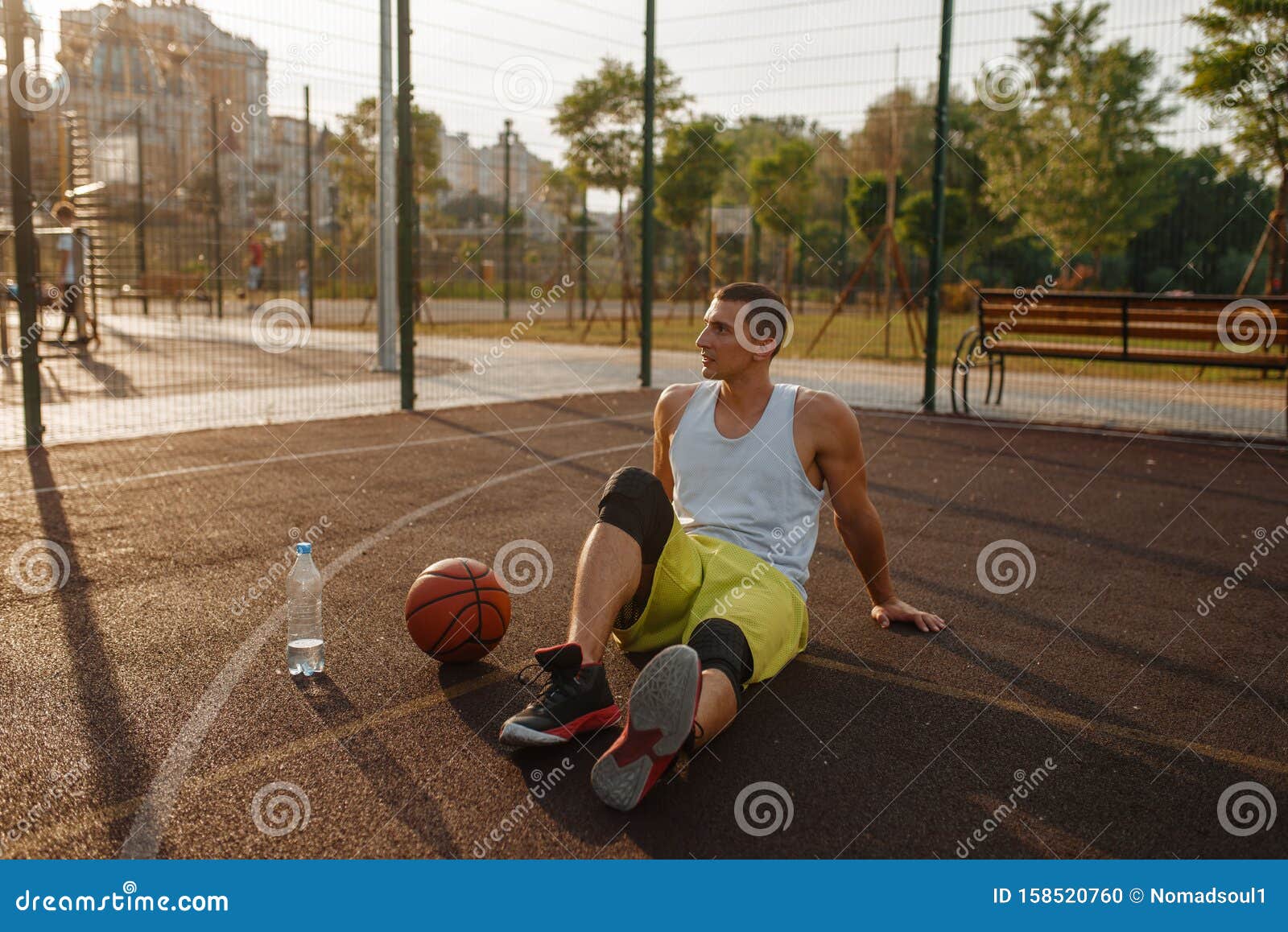 Jogo De Basquetebol - Fotografias de stock e mais imagens de Basquetebol -  Basquetebol, Bola de Basquetebol, Jogo de Lazer - iStock