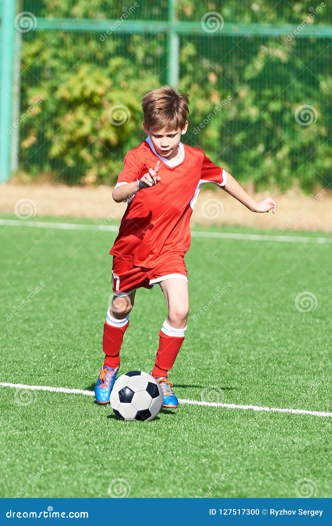 Jogador de Futebol, Bola e Campo.  Jogadores de futebol, Futebol, Bola de  futebol