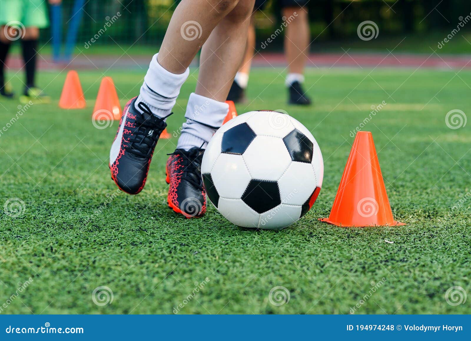 Jogador de Futebol, Bola e Campo.  Jogadores de futebol, Futebol