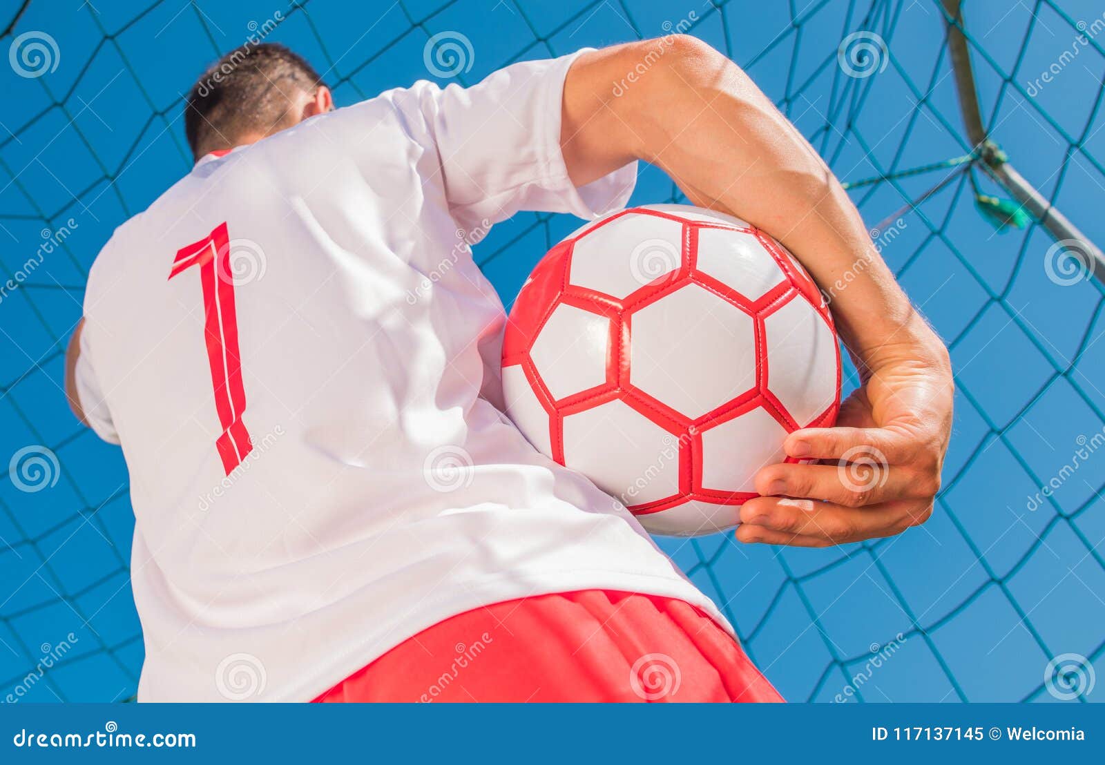 Futebol Do Jogo Do Diabo Vermelho Imagem de Stock - Imagem de futebol,  jogador: 65027127