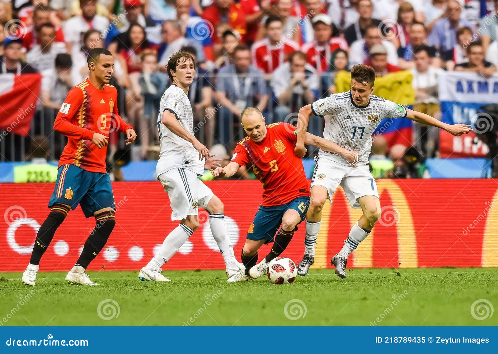 Jogadores Da Seleção Nacional De Futebol Espanha Antes Do Tiroteio Em Fifa  No Campeonato Mundial De 2018 No Jogo 16 Da Espanha Vs Imagem de Stock  Editorial - Imagem de campeonato, mundo: 255518484