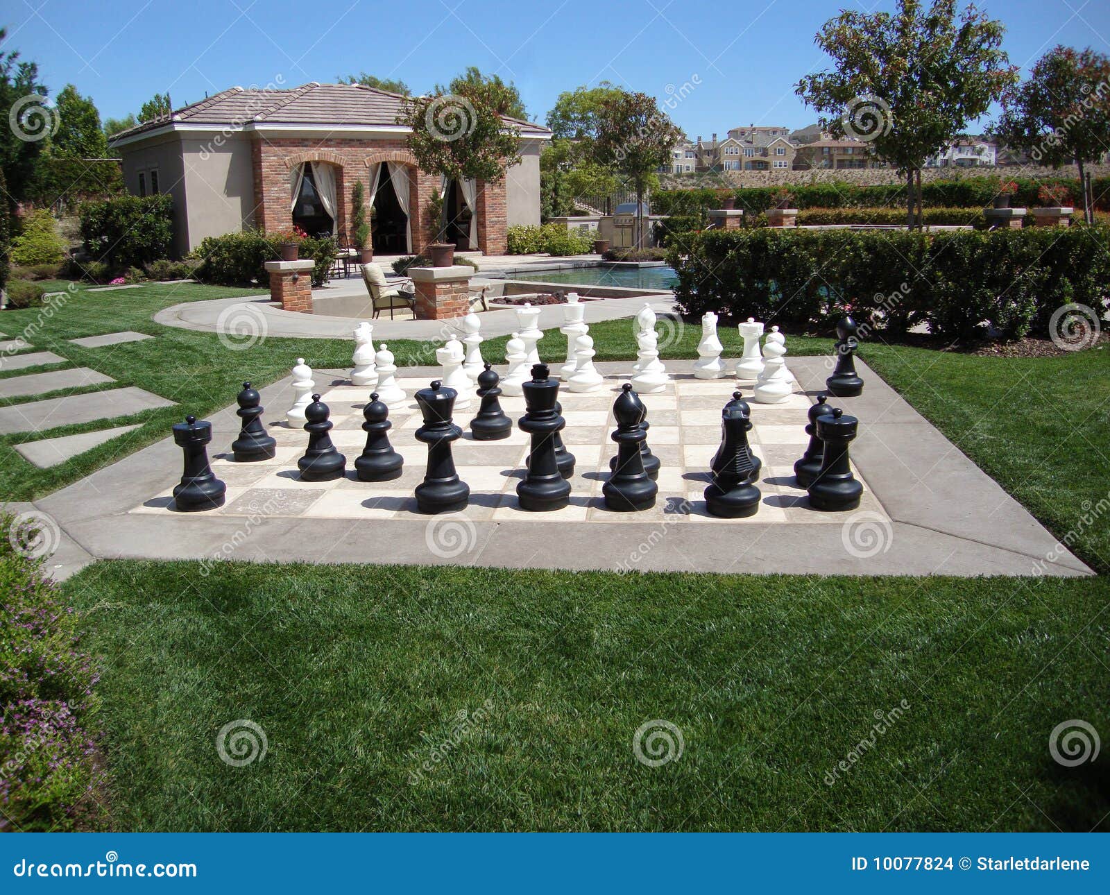 Dois Homens, Na Rua Em Hanói, Vietnã, Jogar Xiangqi, Popular Na Ásia Jogo  De Tabuleiro, Também Conhecido Como Xadrez Chinês. Foto Royalty Free,  Gravuras, Imagens e Banco de fotografias. Image 114892616