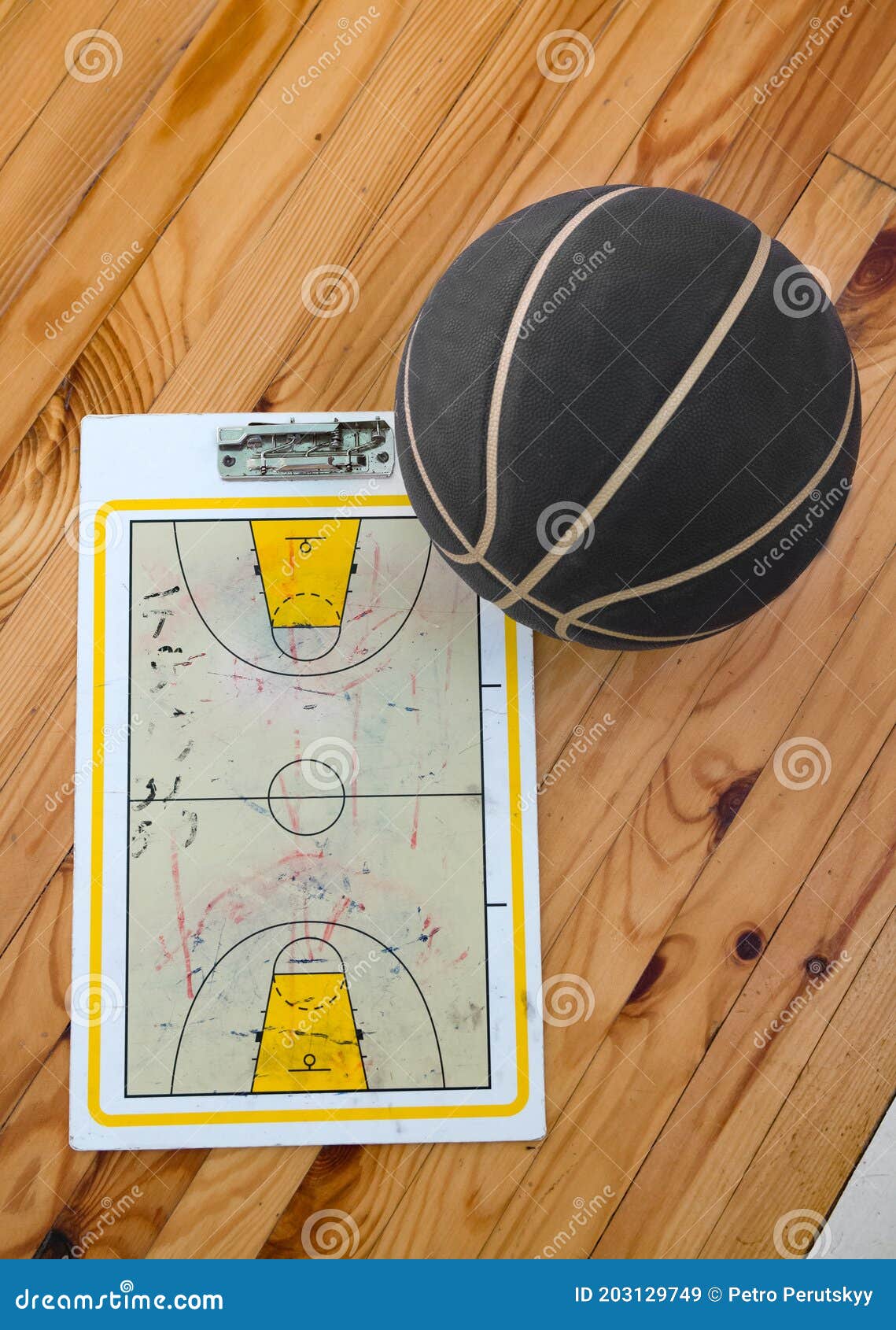 Jogo de basquetebol imagem de stock. Imagem de estratégia - 203129749