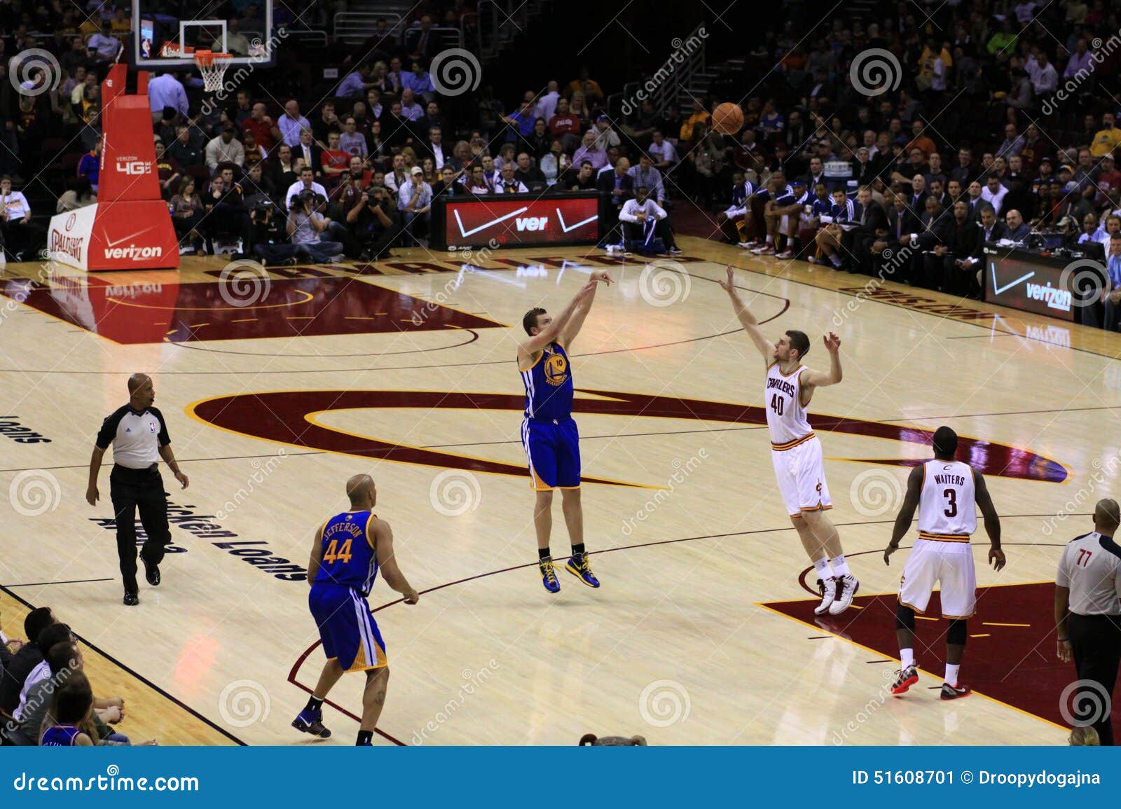 Jogo de basquetebol de NBA foto editorial. Imagem de tiro - 51608701