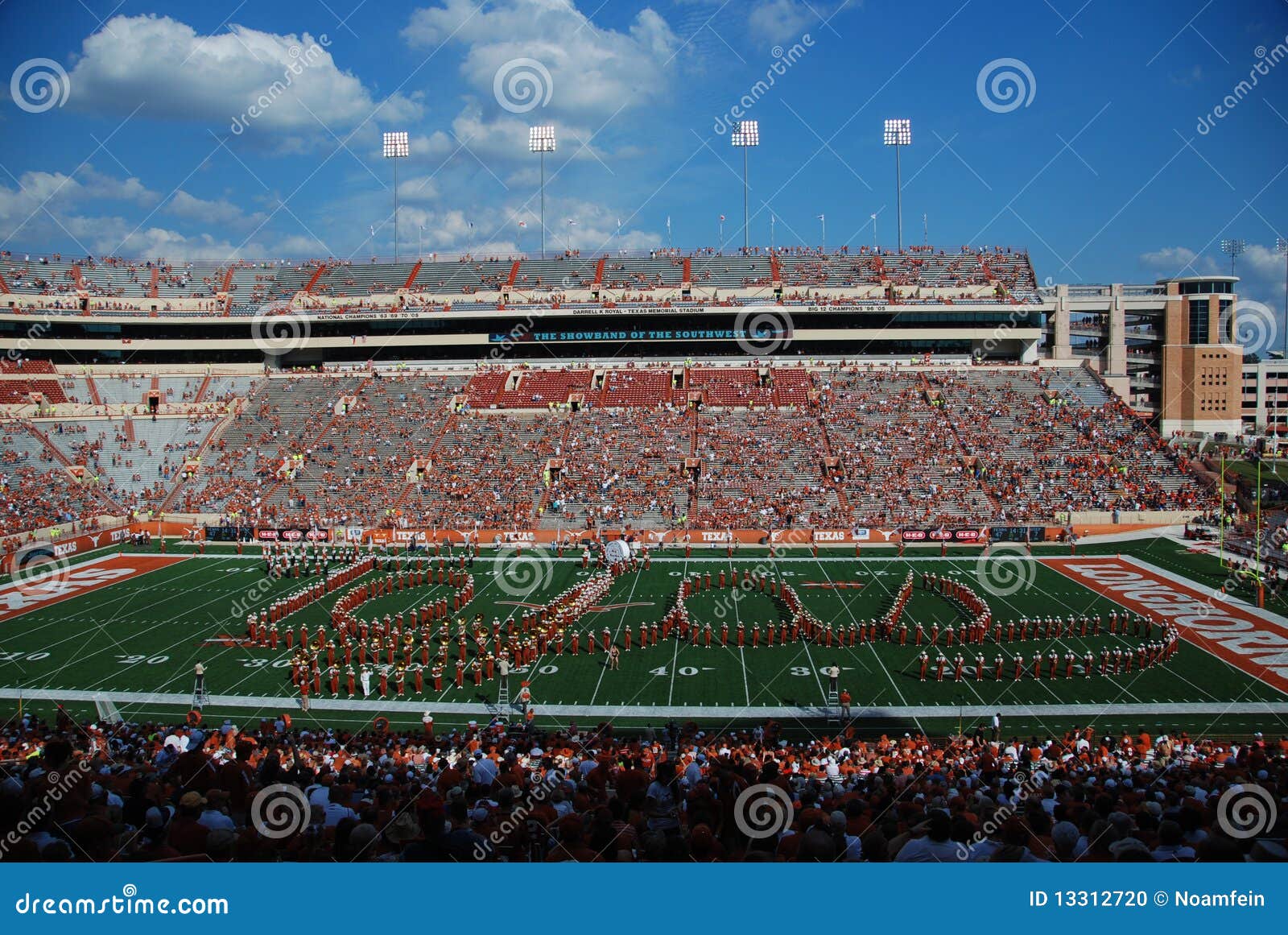 Jogo De Futebol Da Faculdade Dos Longhorns De Texas Fotografia