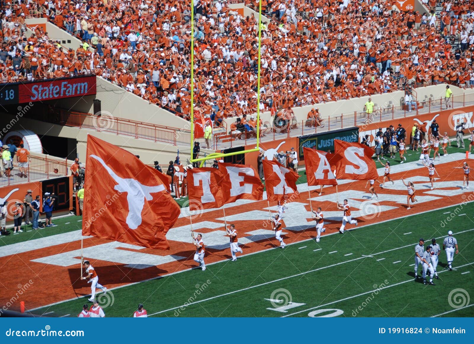 Jogo De Futebol Da Faculdade Dos Longhorns De Texas Fotografia