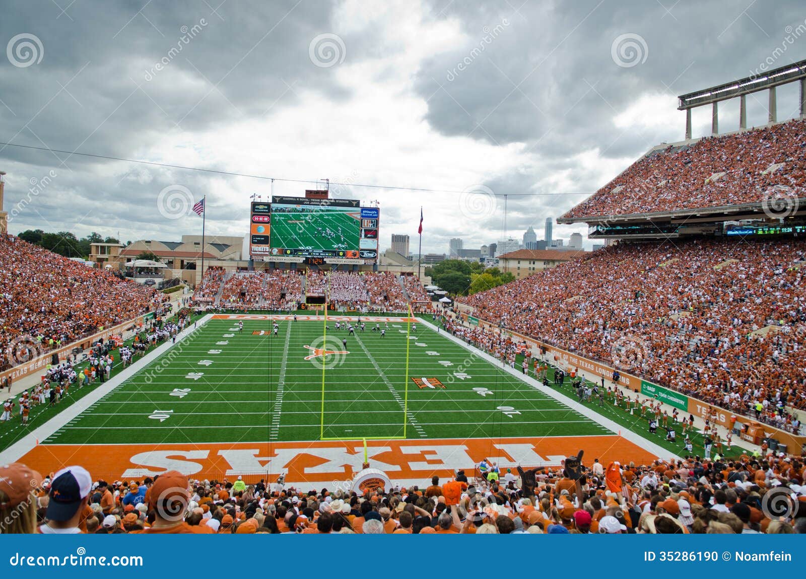 Jogo De Futebol Da Faculdade Dos Longhorns De Texas Fotografia