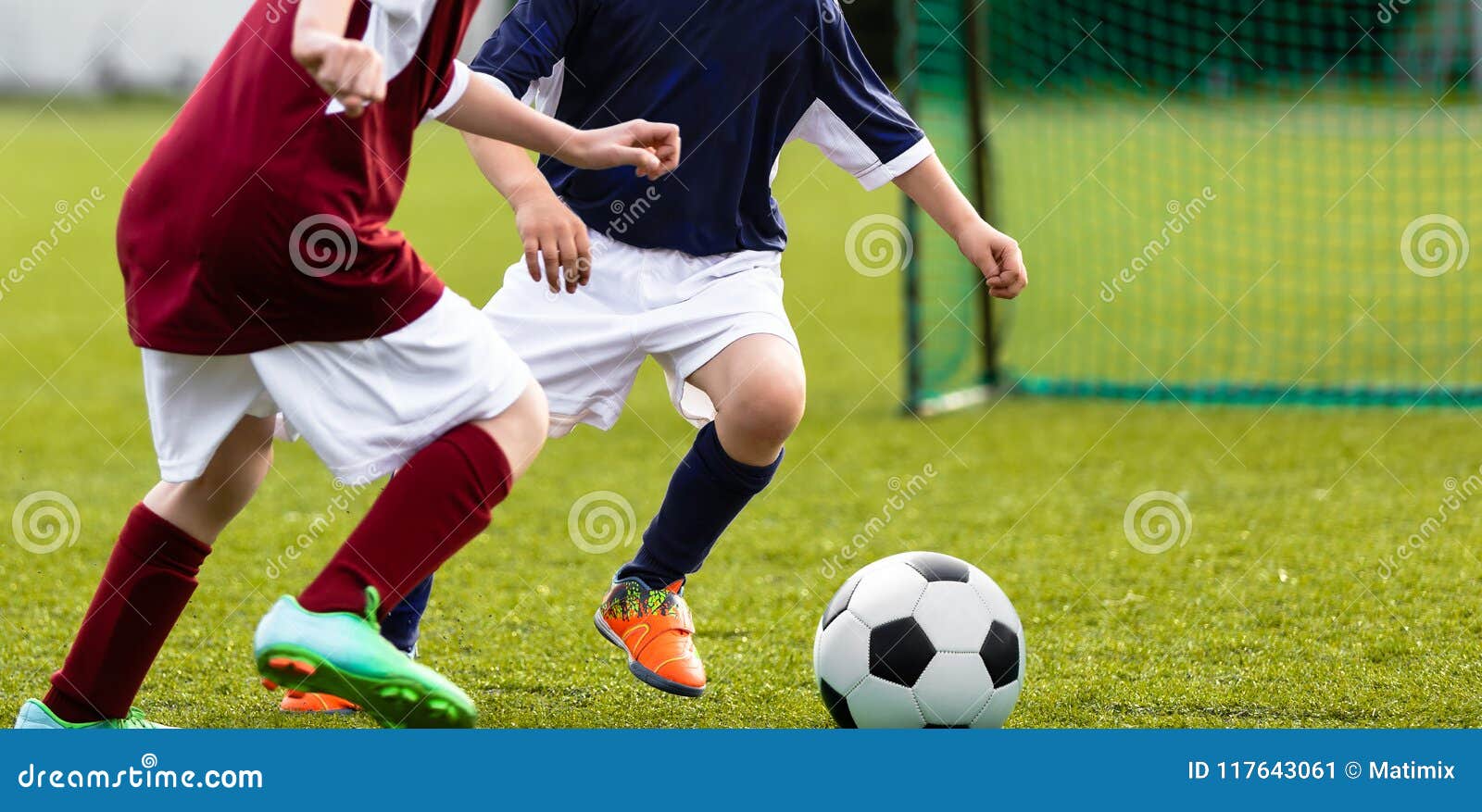 Campo De Futebol Na Velha Cidade De Jerusalem. Jogo Infantil Foto de Stock  Editorial - Imagem de objetivo, verde: 210147003
