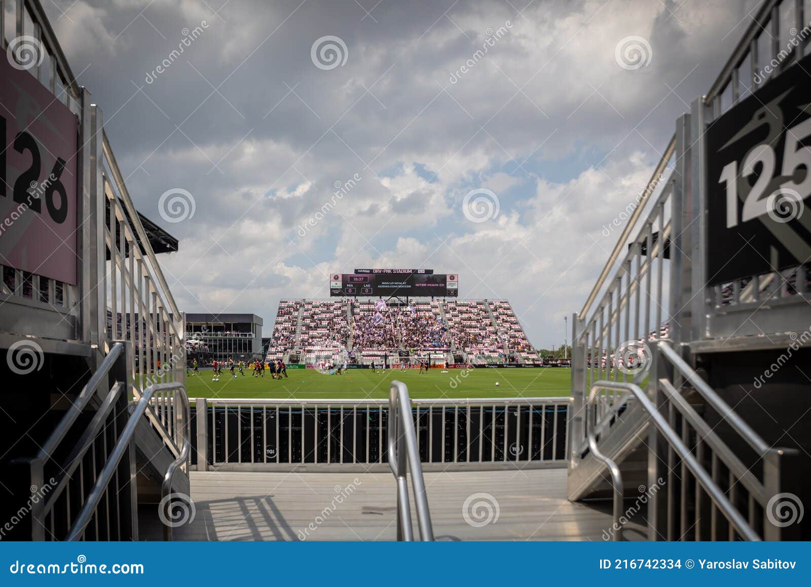 Jogo De Futebol Entre Inter Miami Cf E La Galáxia No Estádio Cor-de-rosa Do  Tambor. Vista De Estádio. Imagem de Stock Editorial - Imagem de copo,  vermelho: 216742164