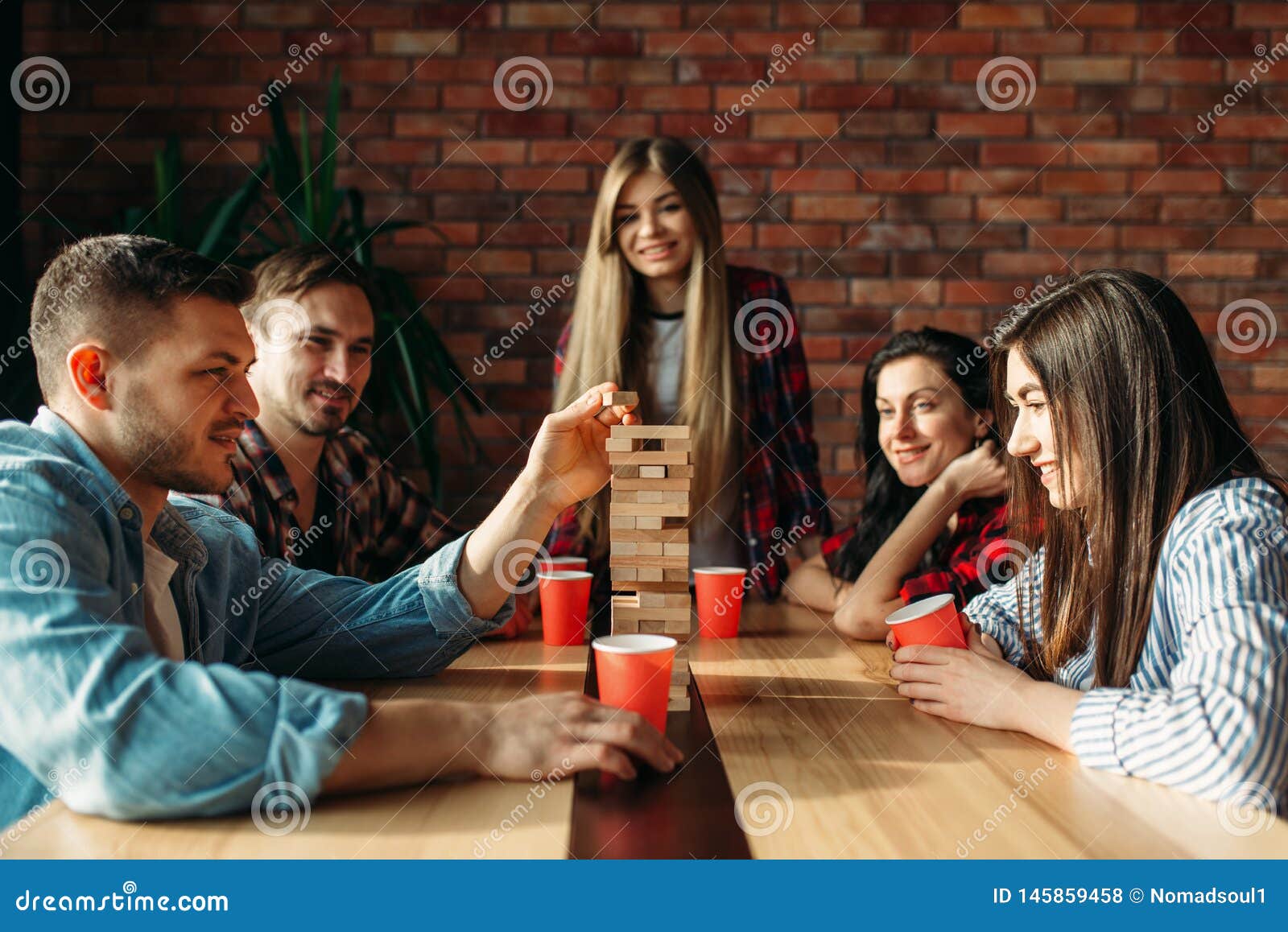 Jogo De Tabela Dos Jogos Dos Amigos, Foco Seletivo Na Torre Foto