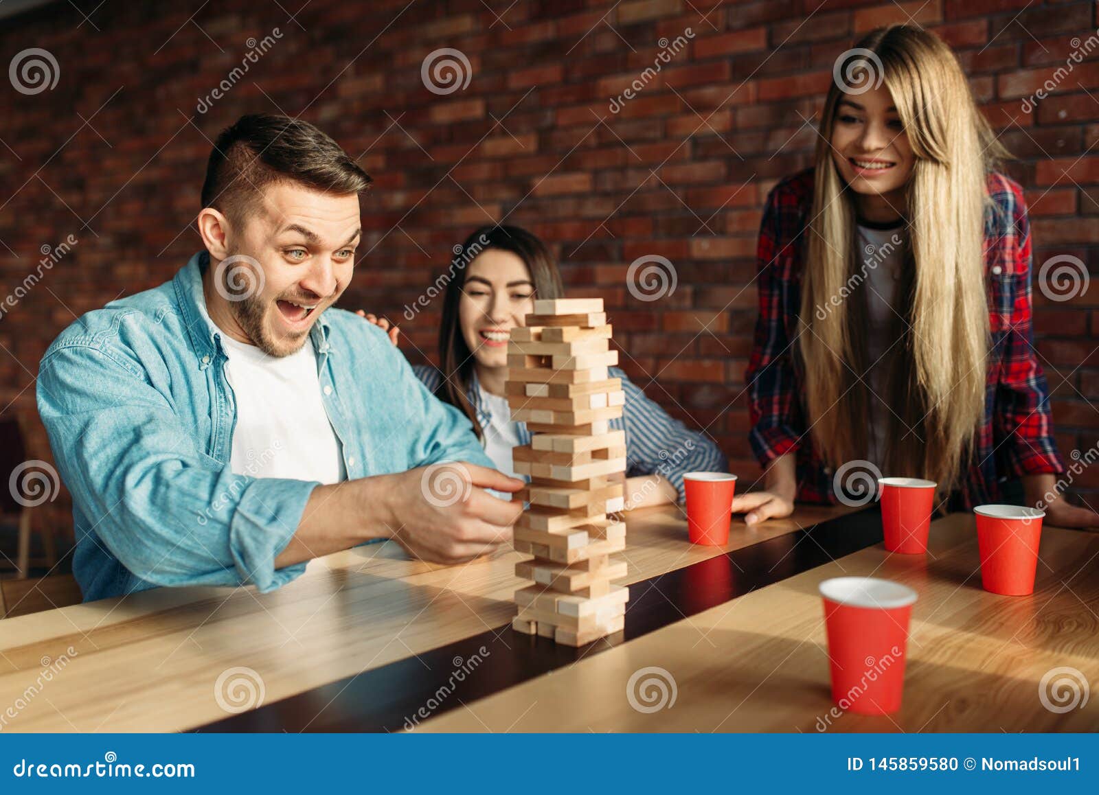 Jogo De Tabela Dos Jogos Dos Amigos, Foco Seletivo Na Torre Foto