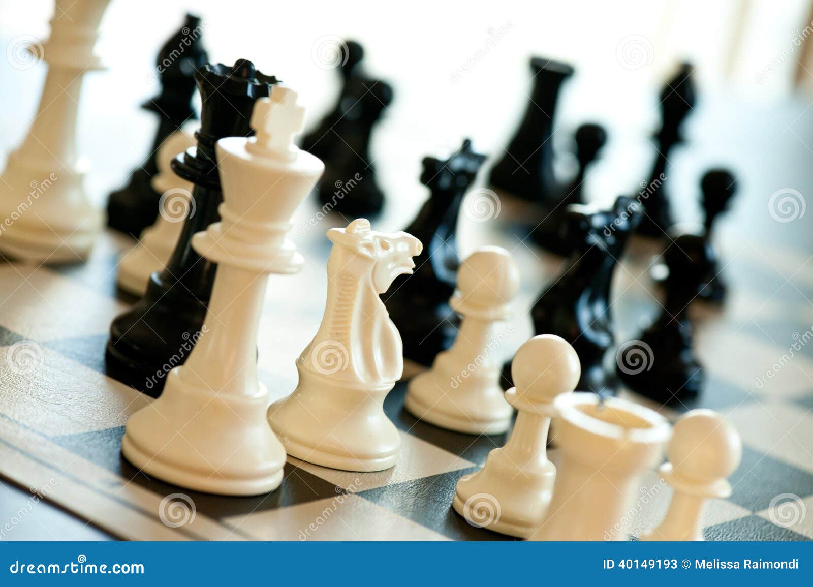 Jogo De Xadrez E Damas No Armário Foto de Stock - Imagem de mesa,  tabuleiro: 269960868
