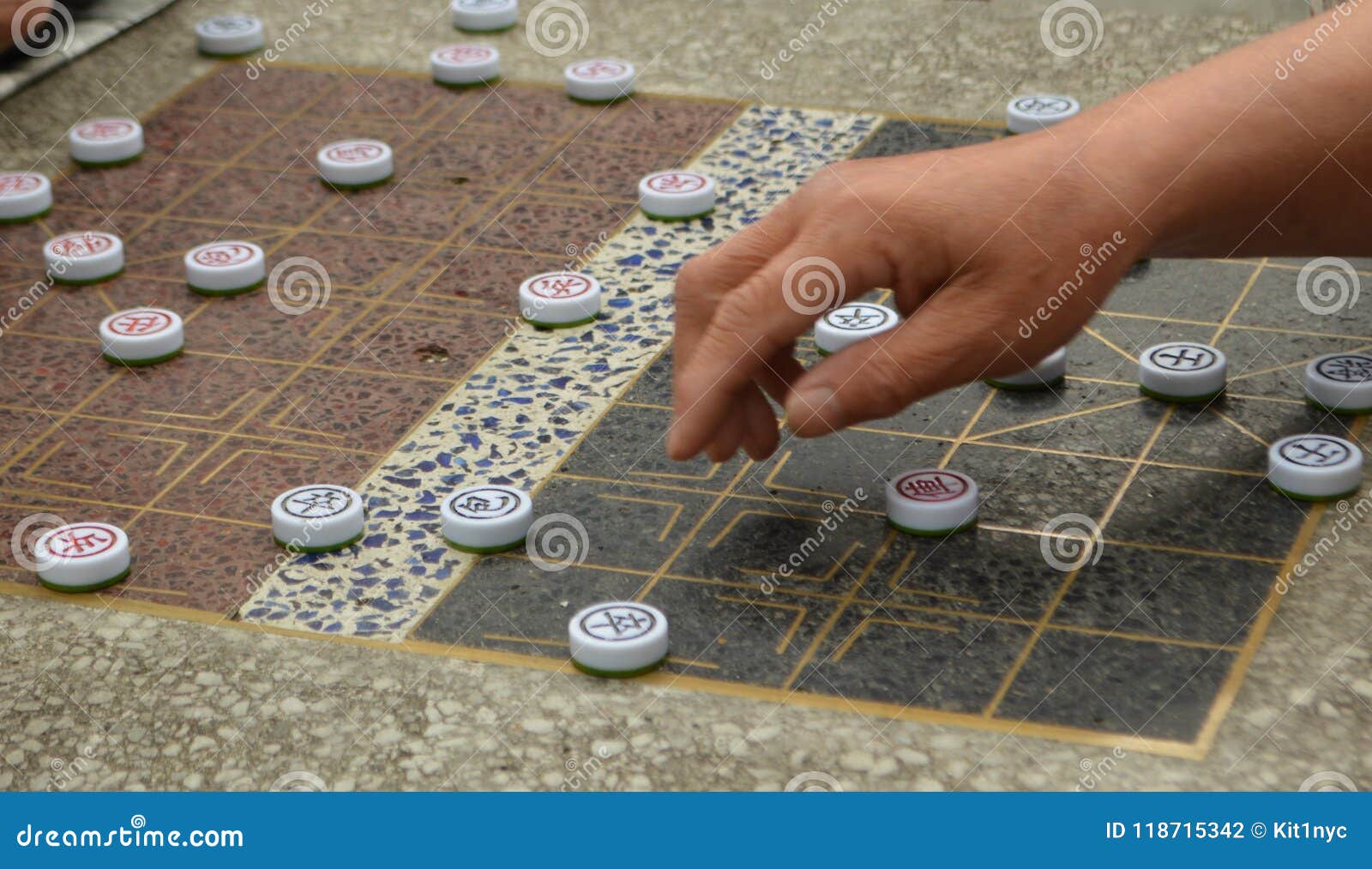 Jogo de xadrez chinês fotografia editorial. Imagem de iorque - 118715342