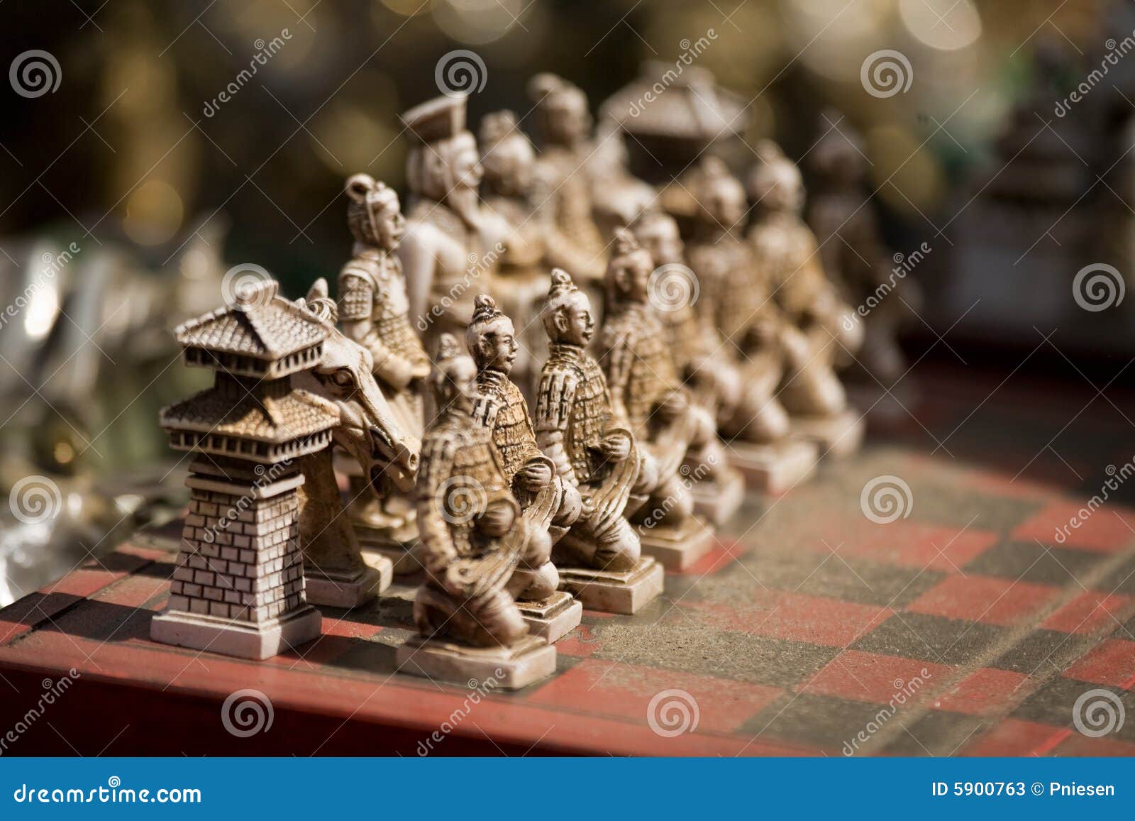 Jogo de xadrez chinês fotografia editorial. Imagem de iorque - 118715342