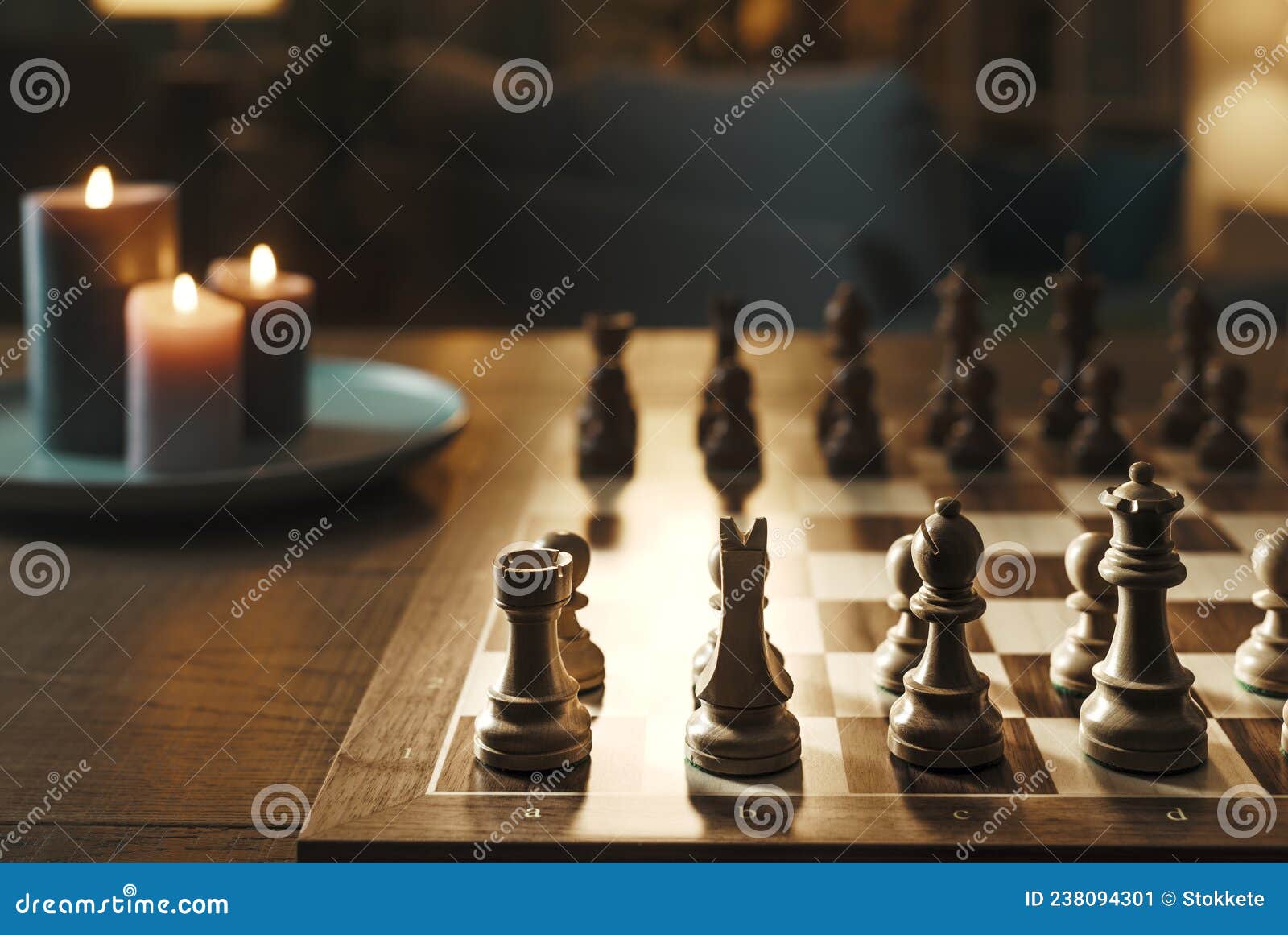 Jogar Xadrez Como Uma Maneira De Se Divertir Enquanto Fica Em Casa Com Sua  Família Imagem de Stock - Imagem de tabuleiro, arremesso: 179099681