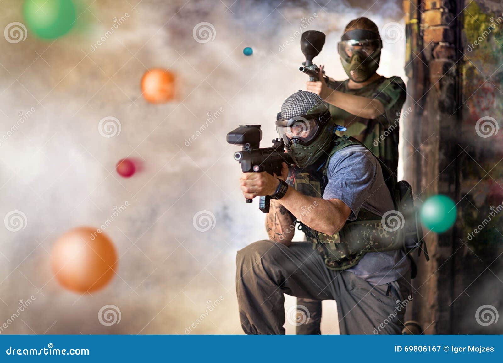 Jogo do paintball do jogo imagem de stock. Imagem de passatempos 69806167