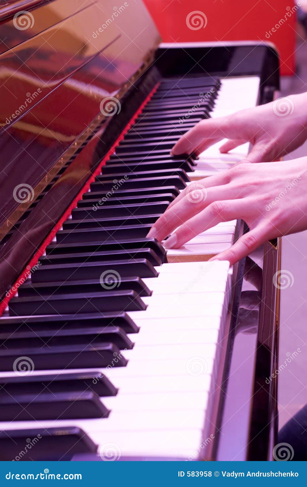 Jogo do piano foto de stock. Imagem de concerto, talento - 583958