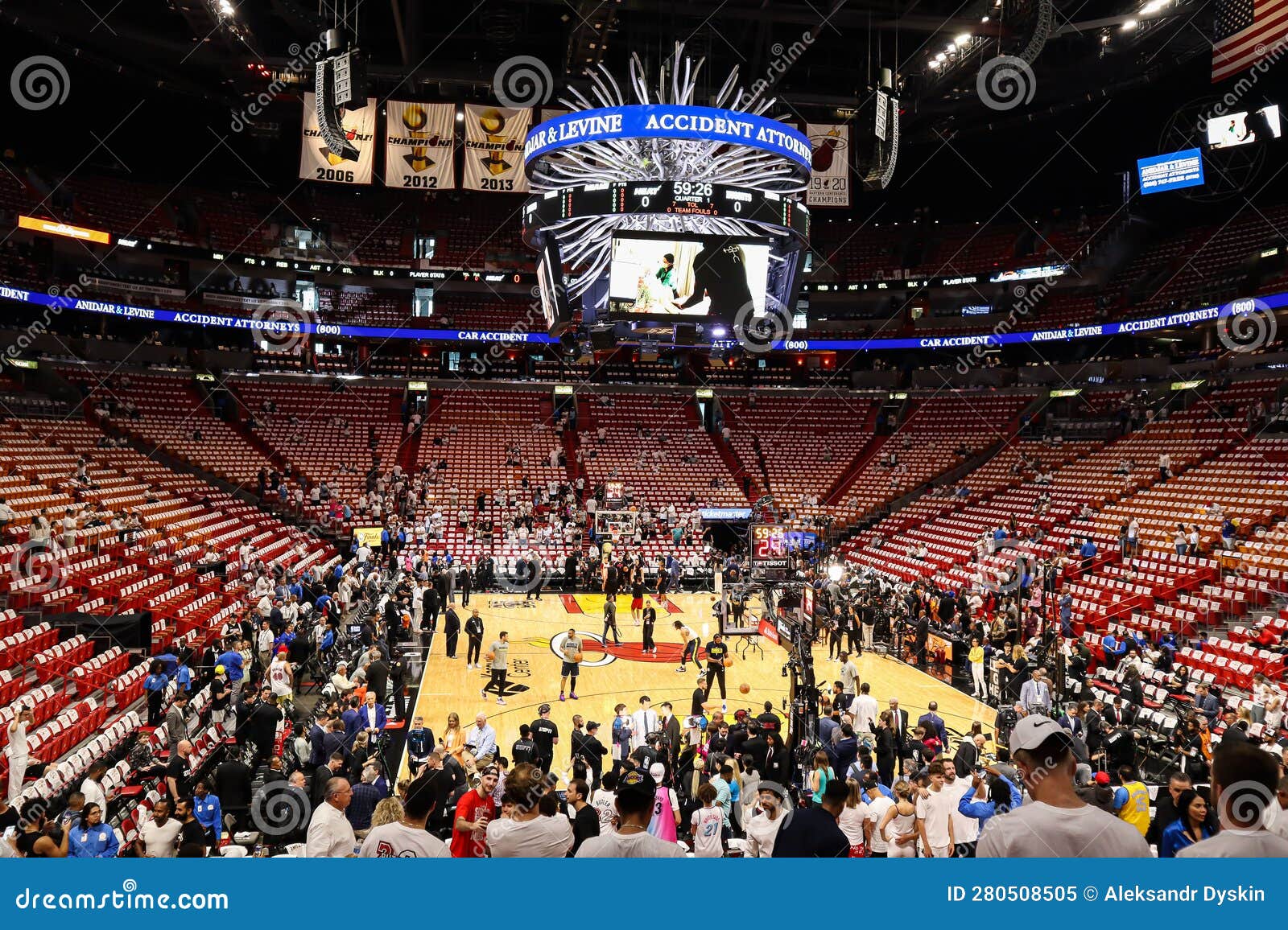 Jogo 3 Entre Nuggets De Denver E Calor De Miami : Estádio Central