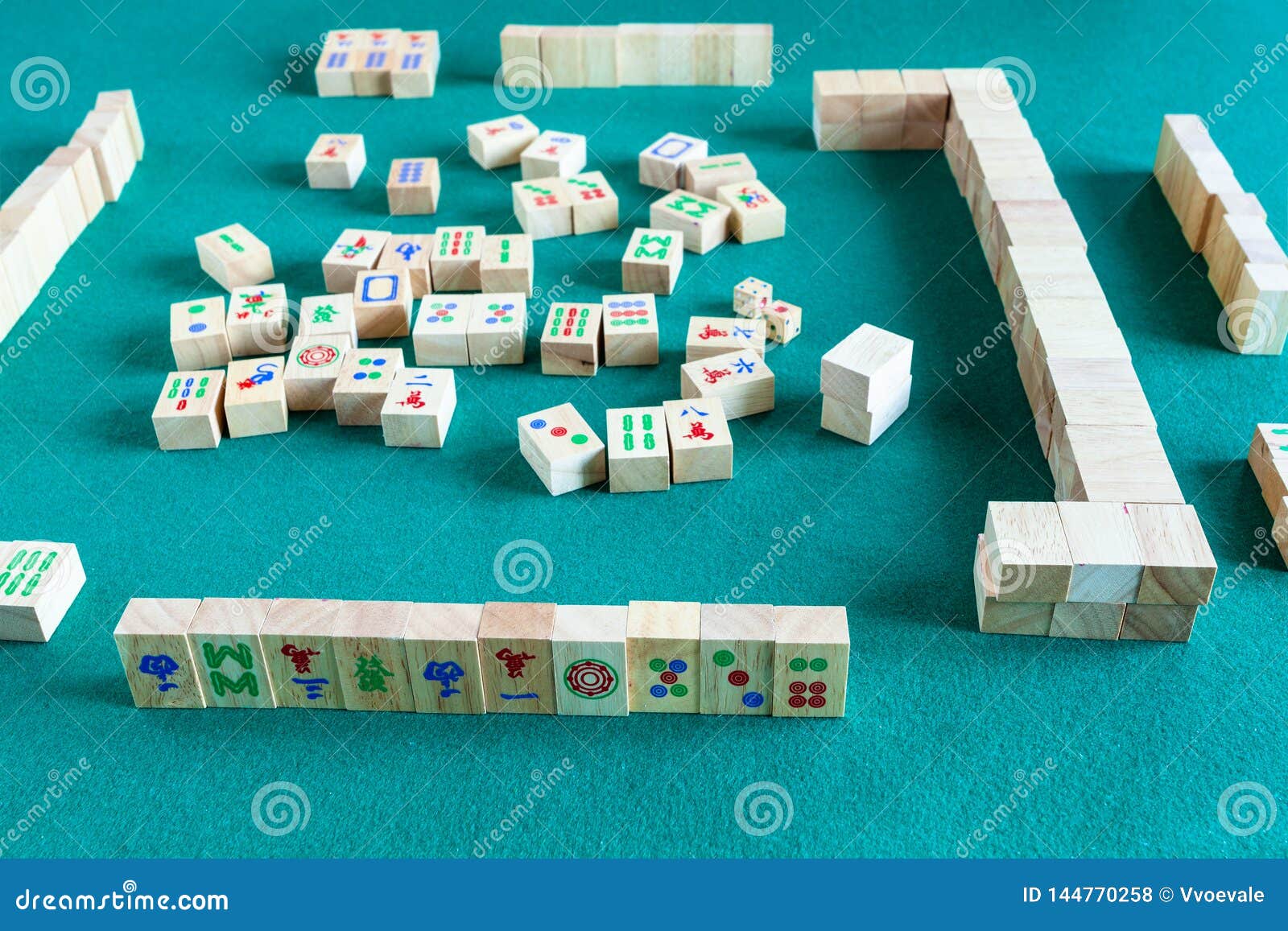 Jogo No Jogo De Mesa Do Mahjong Foto de Stock - Imagem de verde, mesa:  144770258