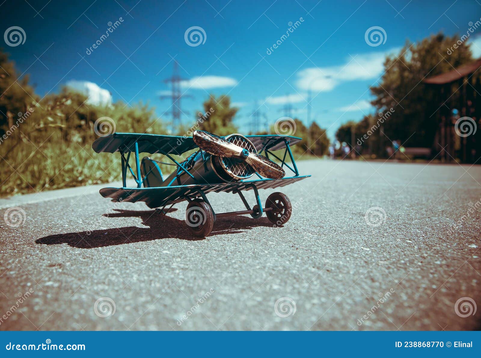 Jogos De Brinquedos Antigos Em Aviões. Colheita Foto de Stock - Imagem de  brincalhona, aéreo: 238868770