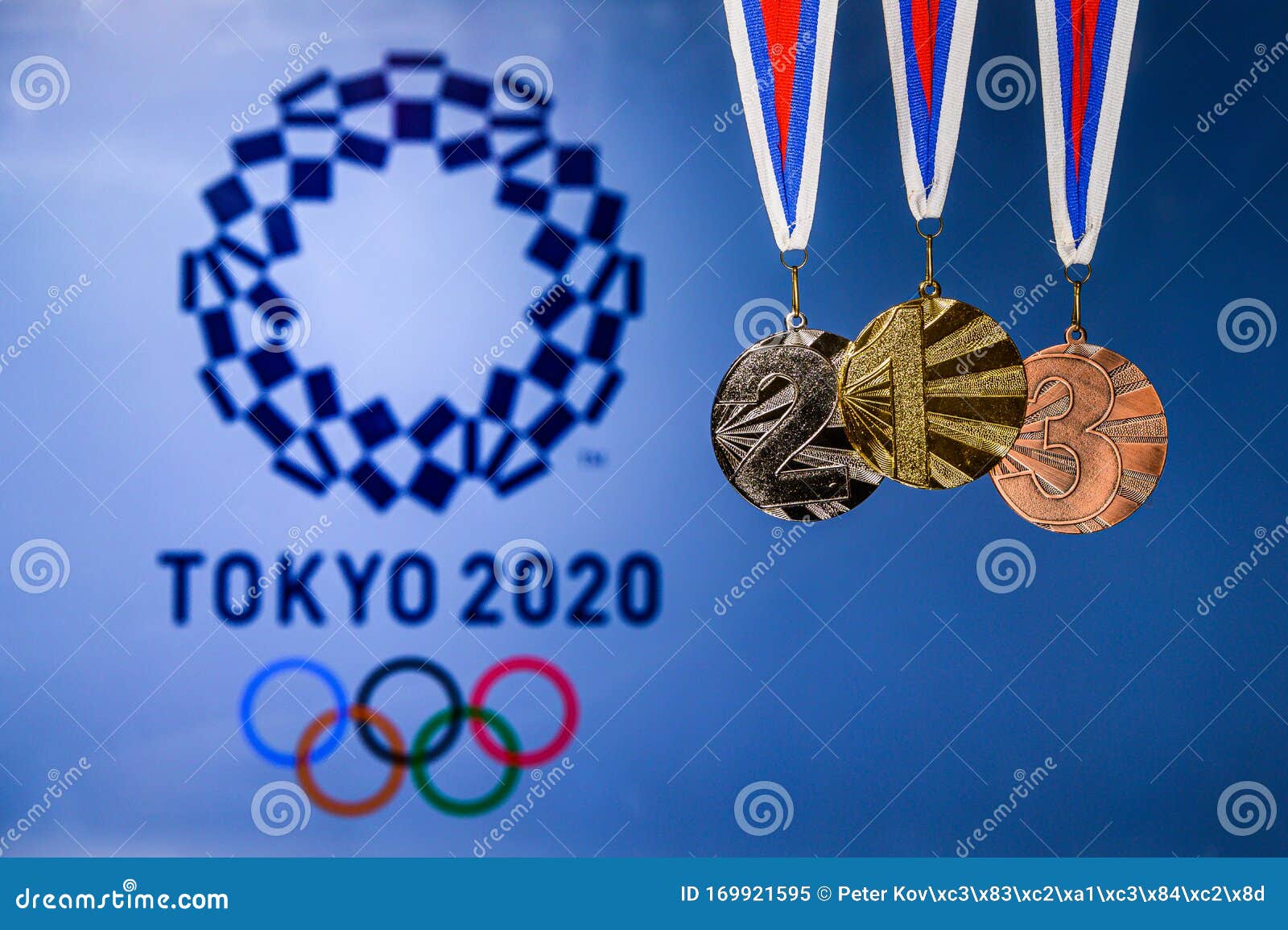 Jogos Olímpicos De 2020, Tóquio, Japão Logótipo Do Jogo E Medalha De Ouro E  Prata E Bronze Imagem Editorial - Imagem de anel, jogo: 169921595