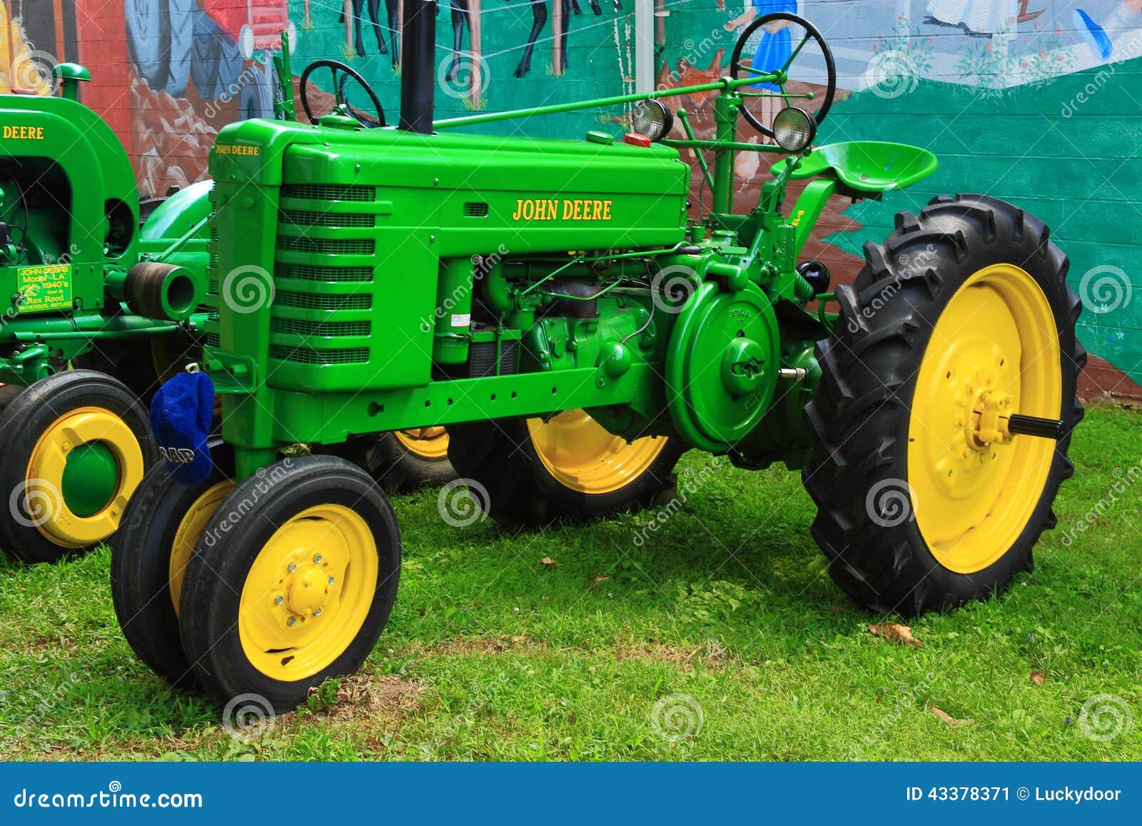 John Deere Farm Tractor editorial photo. Image of manufacturing 43378371
