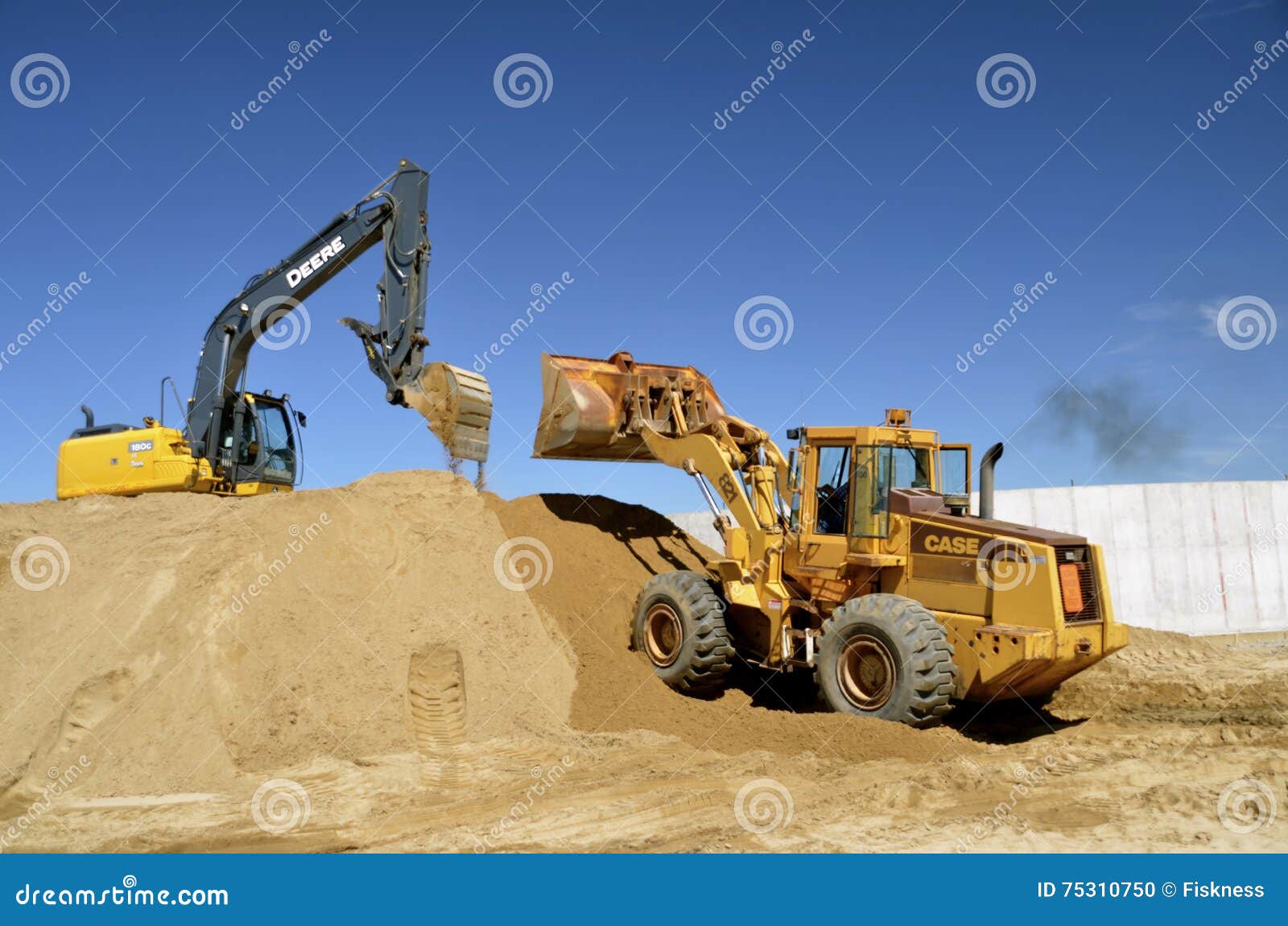 John Deere Heavy Equipment image éditorial. Image du sandpile 75310750
