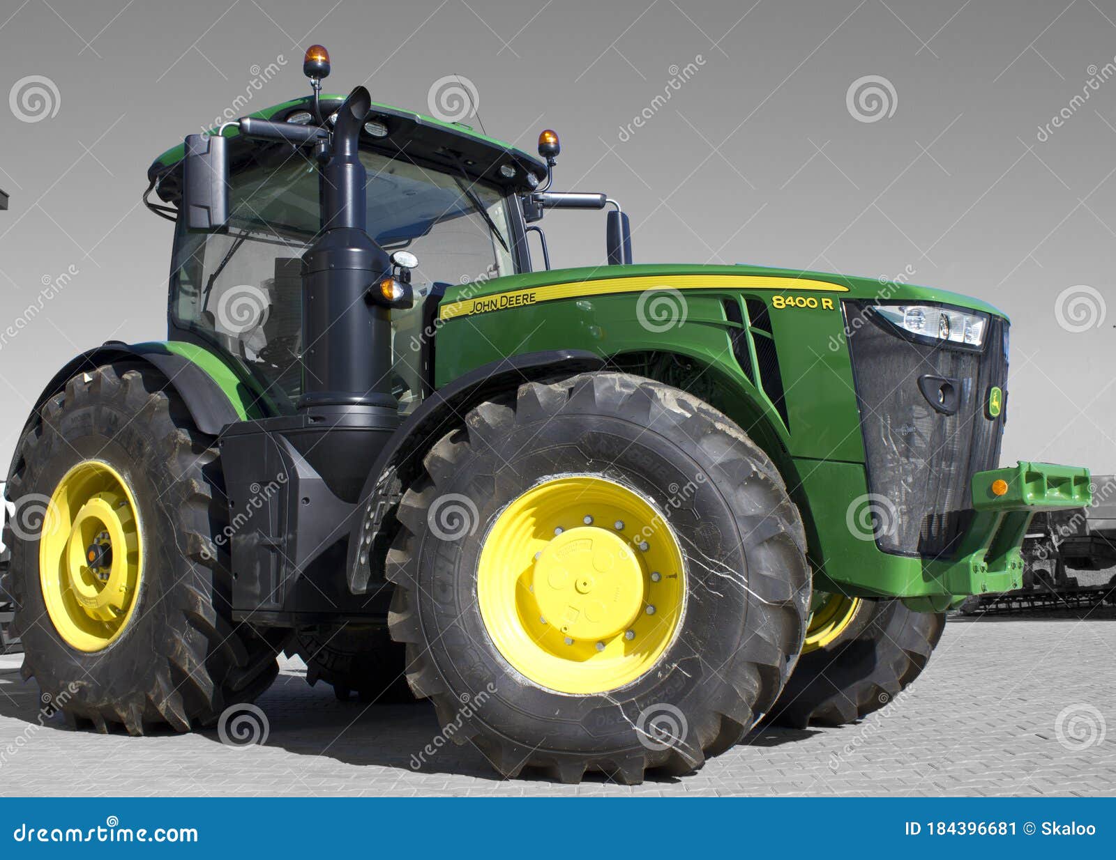 50+ Novo John Deere Tratores fotos de stock, imagens e fotos royalty-free -  iStock