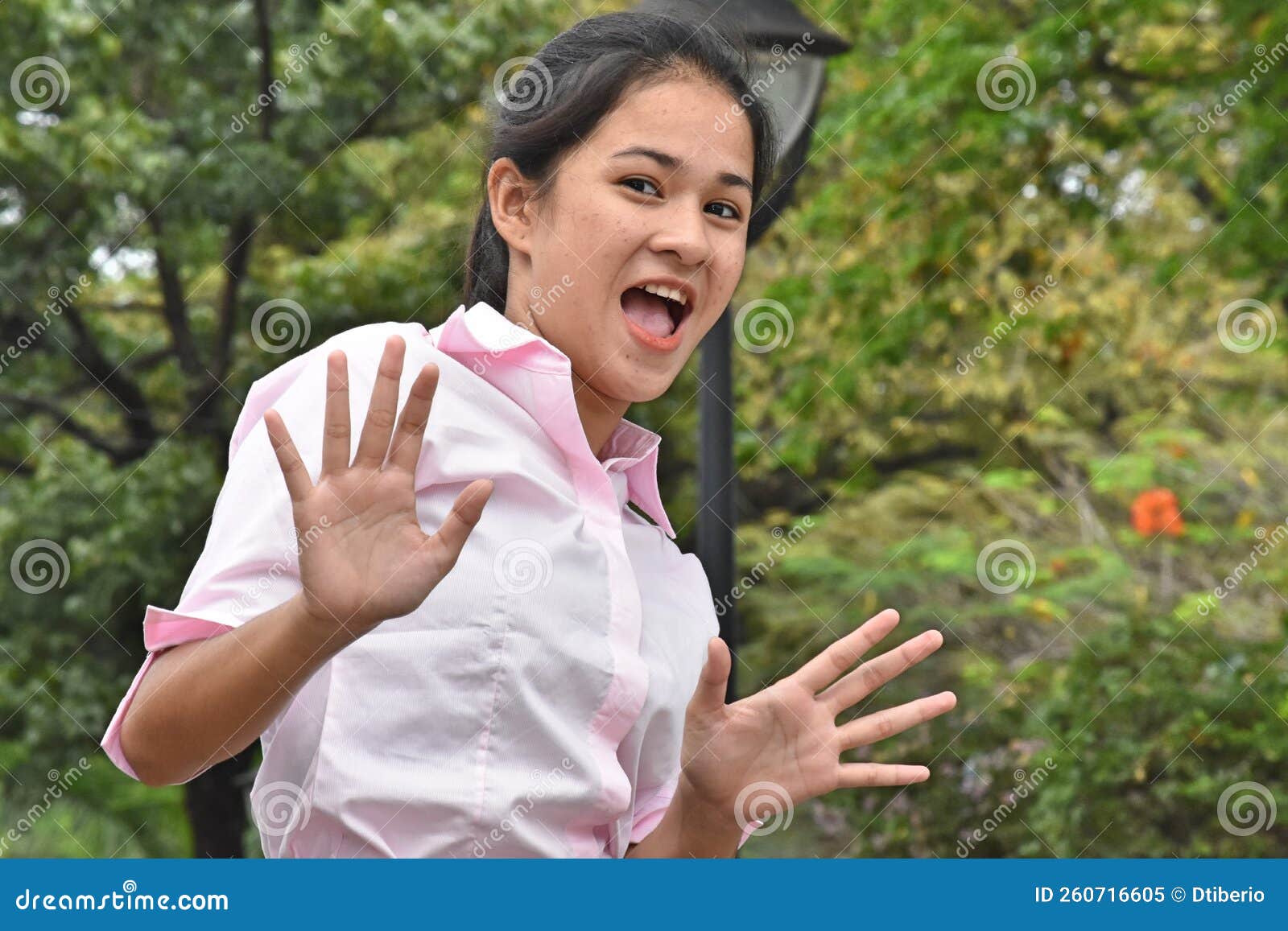 Jolie Fille Philippine Surprise Dans Le Parc Public Image Stock Image Du Beauté Philippines