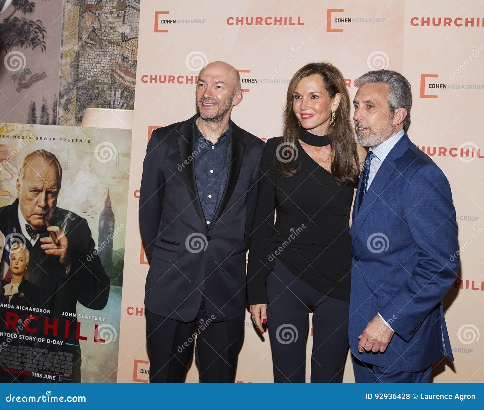 Jonathan Teplitzky, Clo Cohen Cohen i Charles. Dyrektor Jonathan Teplitzky i producent Charles Cohen z żon Clo Cohen, ï" ¿ przyjeżdżamy dla Nowy Jork premiera ` Churchill ` przy Whitby hotelem w Manhattan na Maju 22, 2017 Spięty dramat podąża Pierwszorzędnego ministra Churchill podczas 96 godzin przed ważny dzień inwazją Normandy w 1944