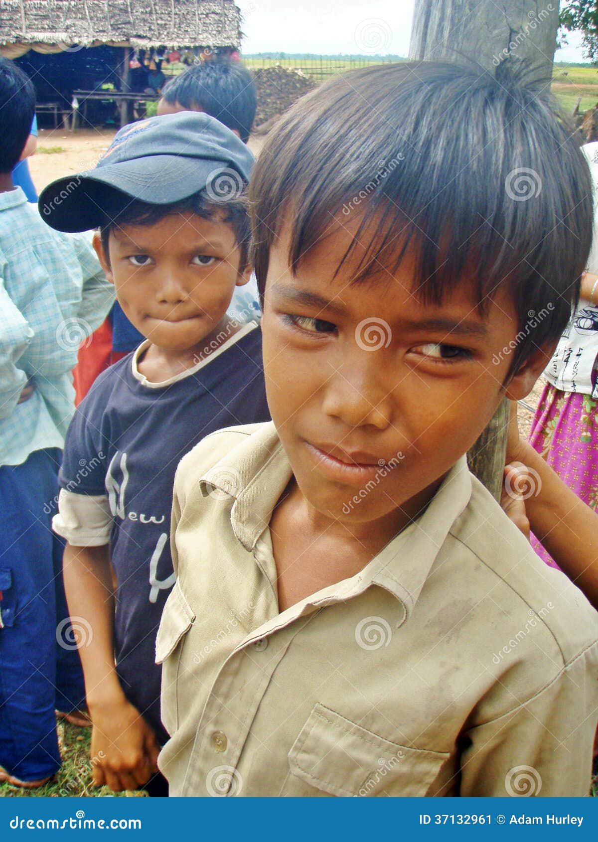 Jonge Cambodjaanse Jongens Op School Redactionele Foto - Image of groep ...