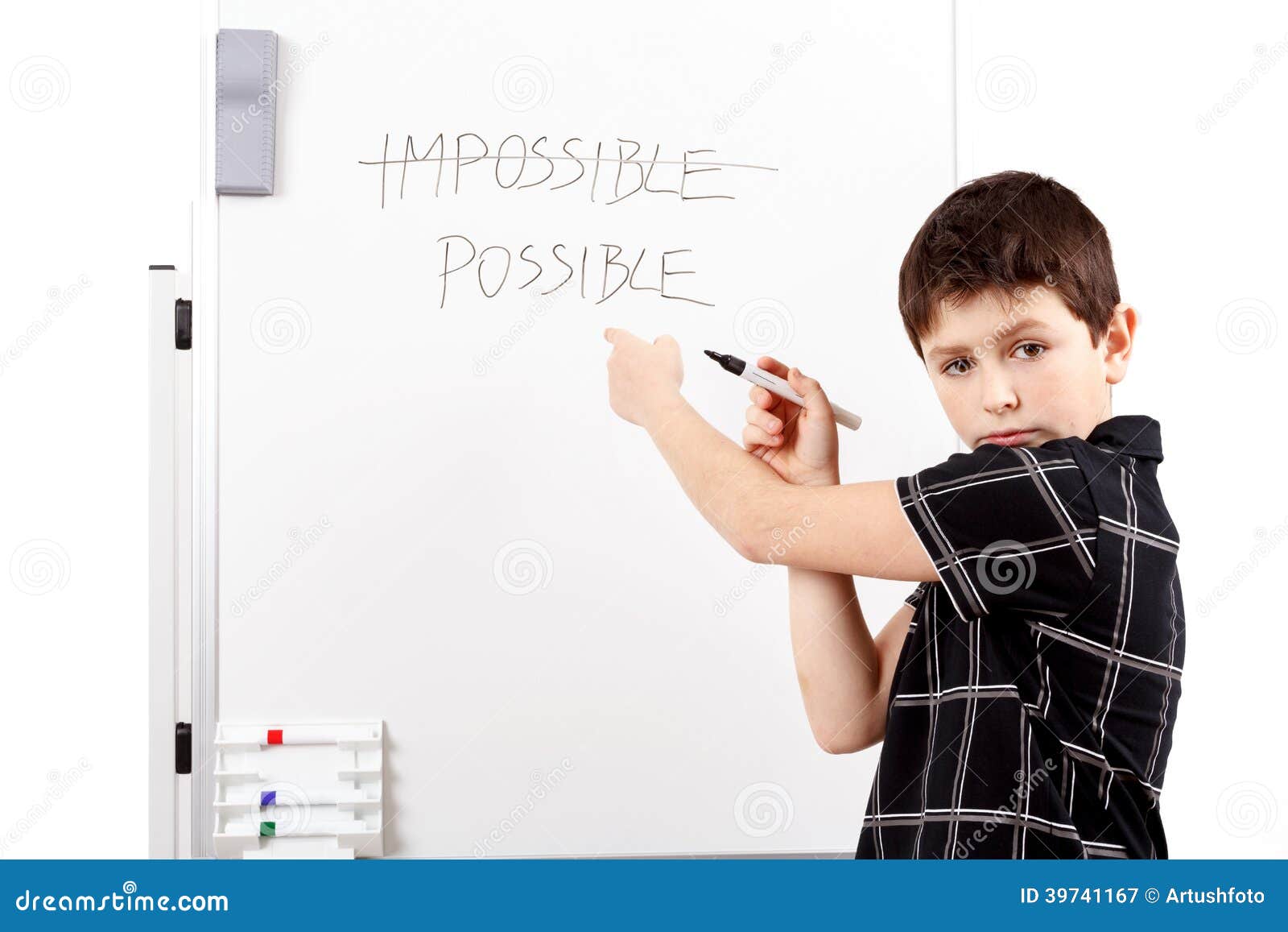 Jonge Jongensstudent In Het Schrijven Op Een Whiteboard Stock Afbeelding - Image Of Scherm, Zwart: 39741167