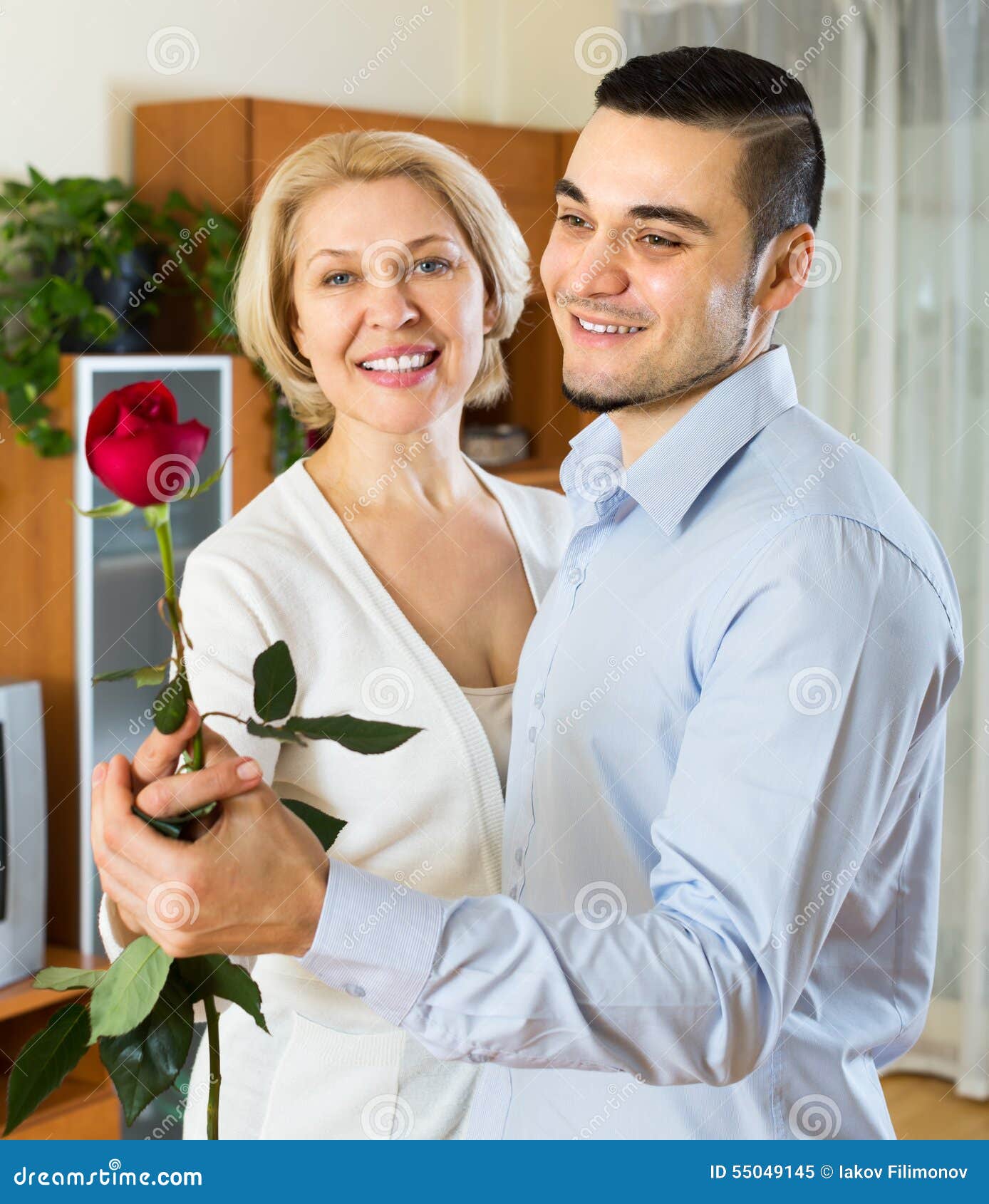 Vrouwen mannen oudere jonge Oudere Vrouw