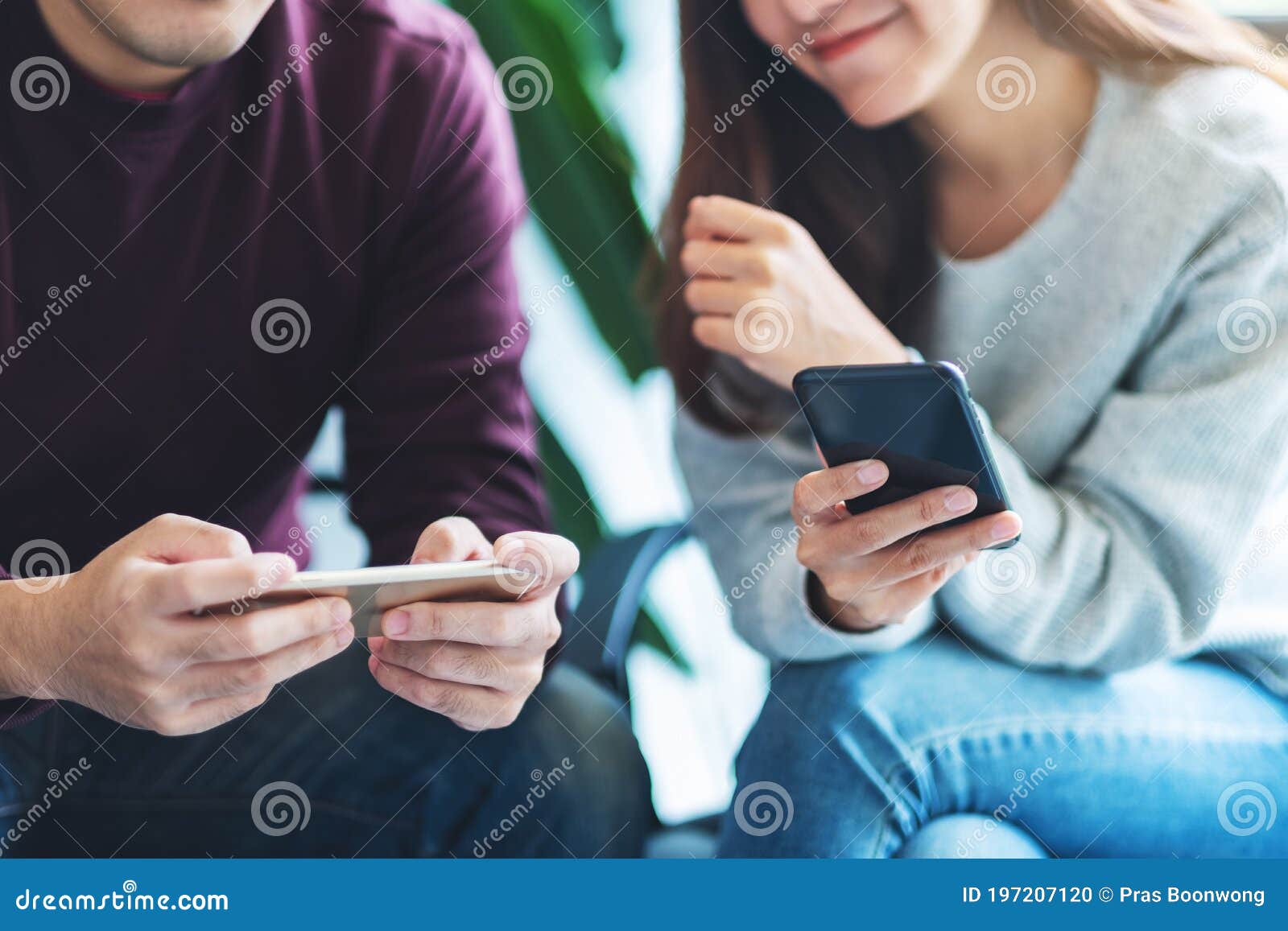 Die Spelletjes Op Mobiele Telefoon En Spelen Stock Foto - Image of mobiele, spelen: 197207120