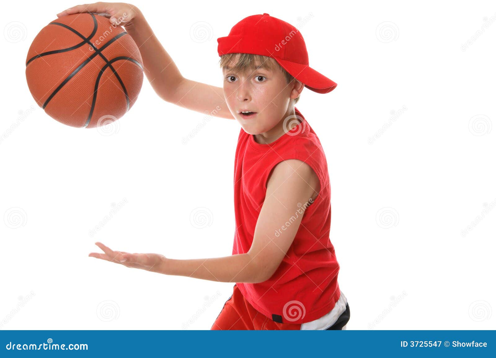 Jouer au basketball image stock. Image du athlète, chapeau 3725547
