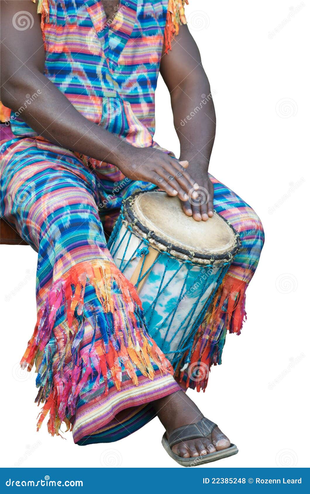 Joueur africain de Djembe photo stock. Image du tambour 22385248