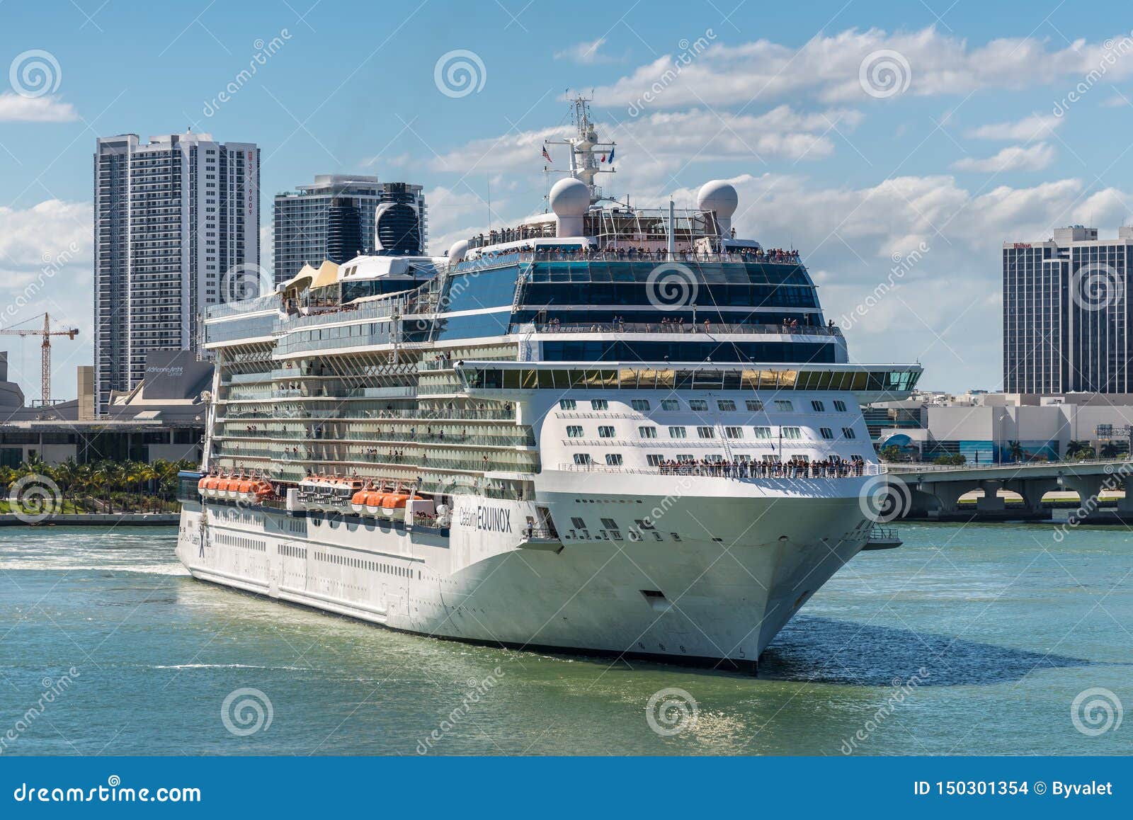 Jour De Vacances A Miami Avec Le Bateau De Croisiere Drole La Floride Etats Unis D Amerique Image Stock Editorial Image Du Jour Floride