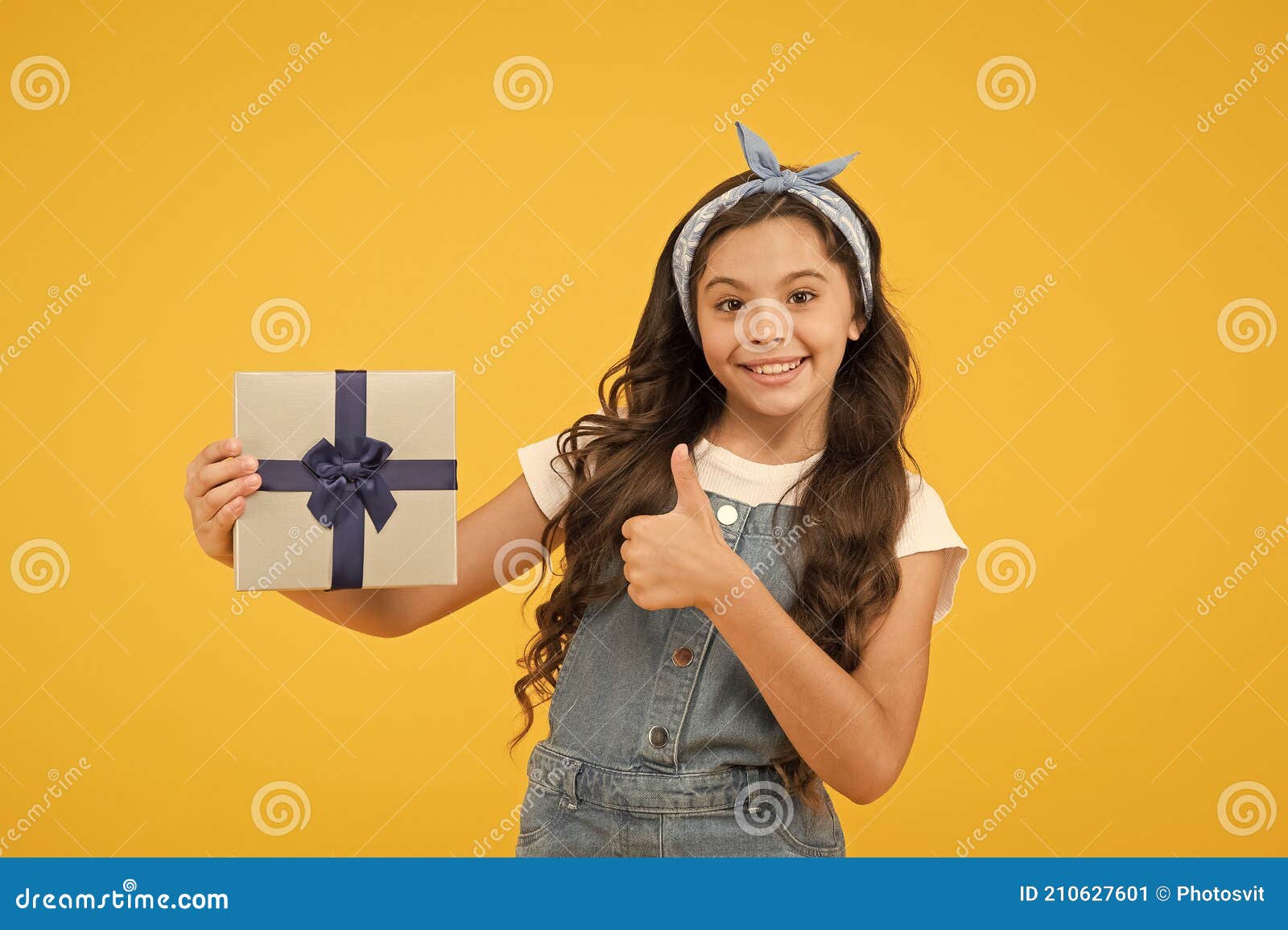 Journée Enfants. C'est Pour Toi. Fête. Cadeau D'anniversaire Pour Enfants.  Bonus Supplémentaire. Reconnaissant Pour Un Bon Cadeau. Image stock - Image  du appréciez, mignon: 210627601