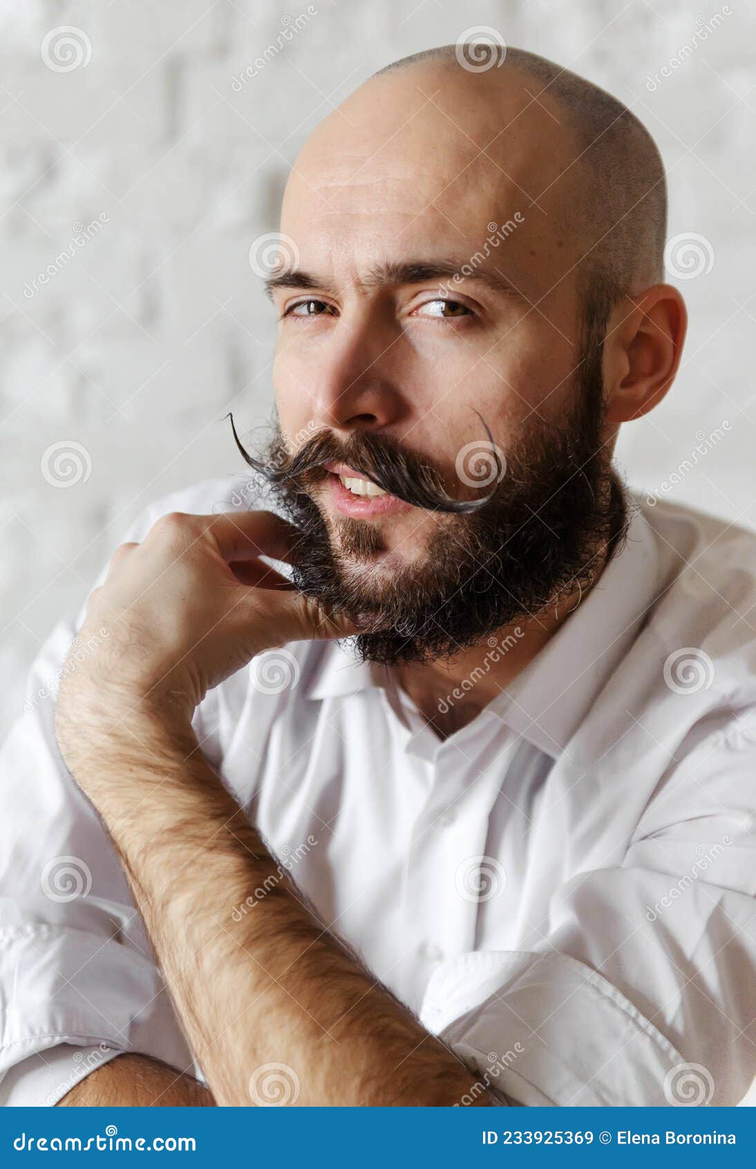 Homens Carecas de Barba fazem muito sucesso • Beard