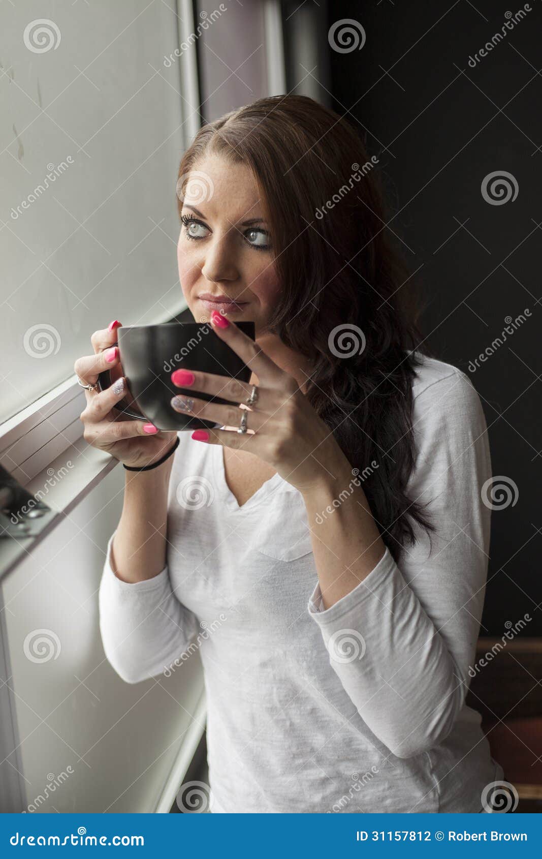 Jovem Mulher Com Olhos Azuis Bonitos Foto De Stock Imagem De Camisa Retrato 31157812