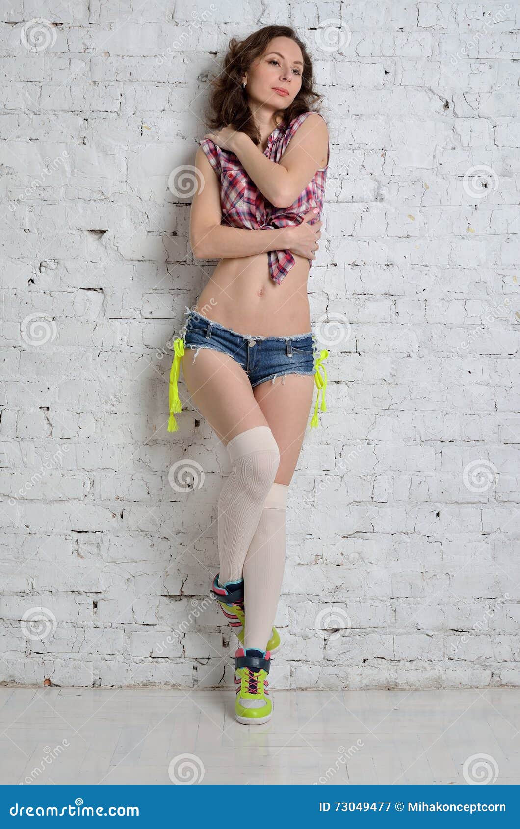 Menina Sexy No Short Curto Stock Images - 3,515 Photos-9287