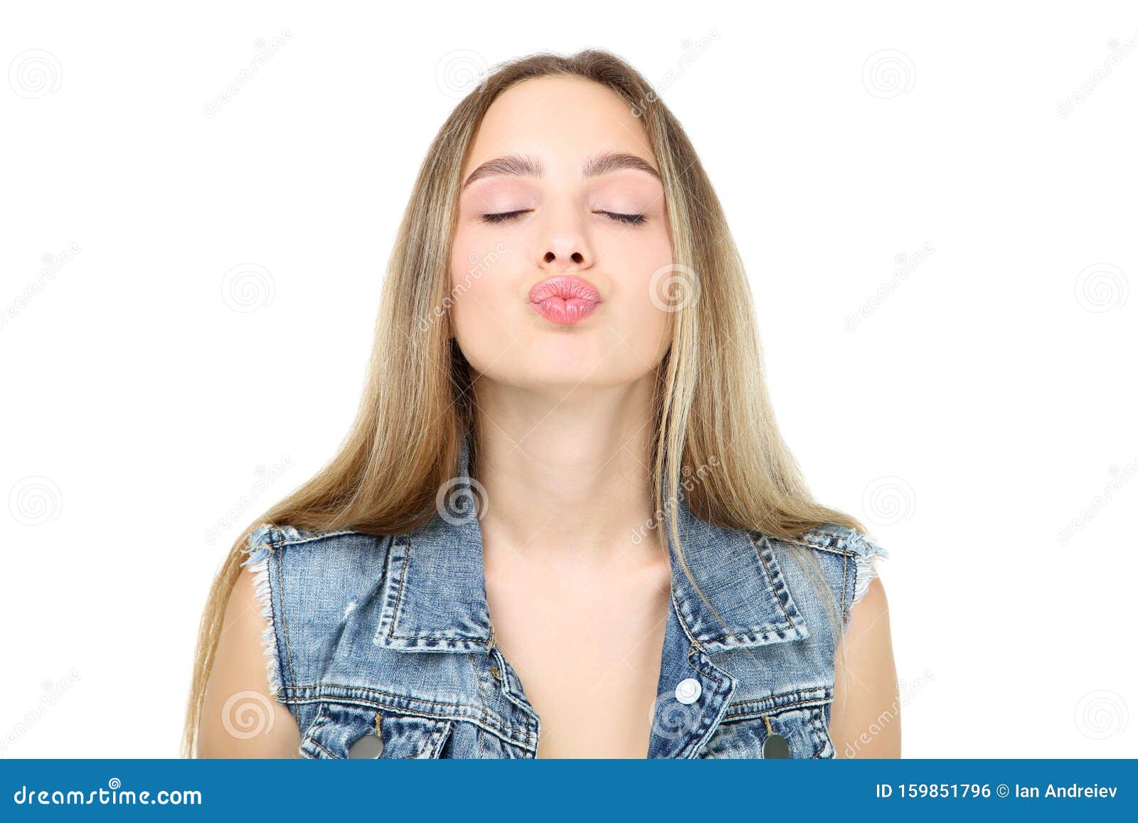 Jovem soprando beijo foto de stock. Imagem de naughty 159851796